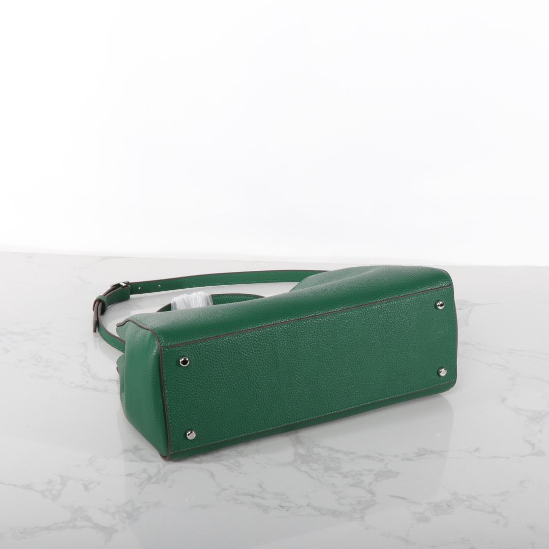 Tory Burch ～Eleanor 手提包焕新登场 更显慵懒随性 Eleanor Slim 手提包精选柔软皮革而制