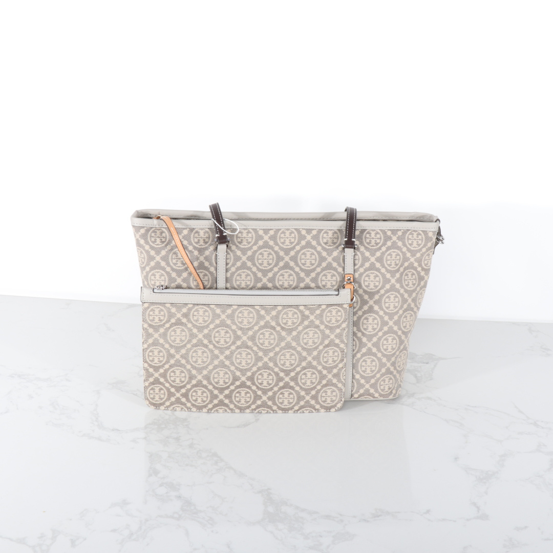 Tory Burch ～Tory Burch麻灰色 TMonogram图案 搭配提花织物 魅力隽永又风格独具