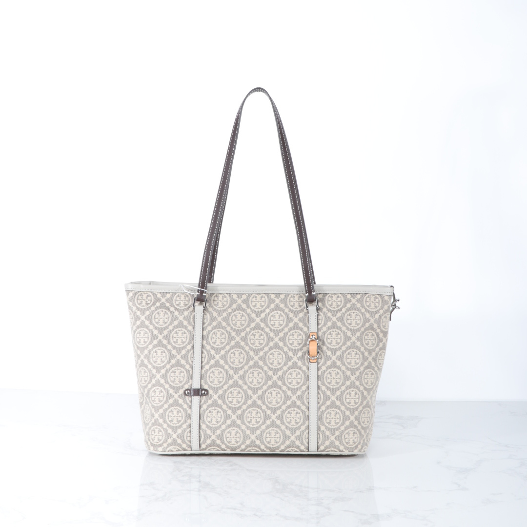 Tory Burch ～Tory Burch麻灰色 TMonogram图案 搭配提花织物 魅力隽永又风格独具