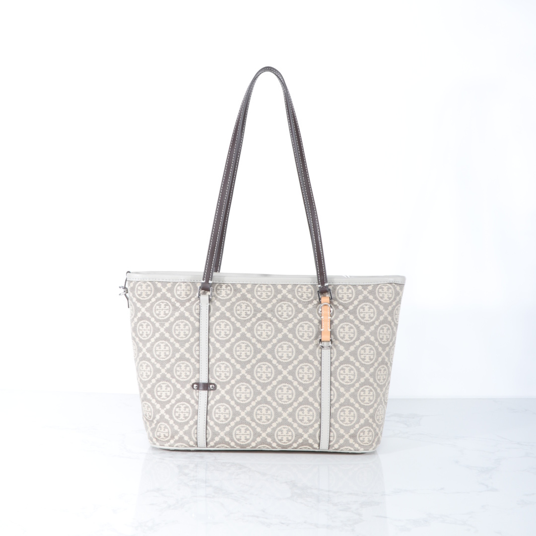 Tory Burch ～Tory Burch麻灰色 TMonogram图案 搭配提花织物 魅力隽永又风格独具