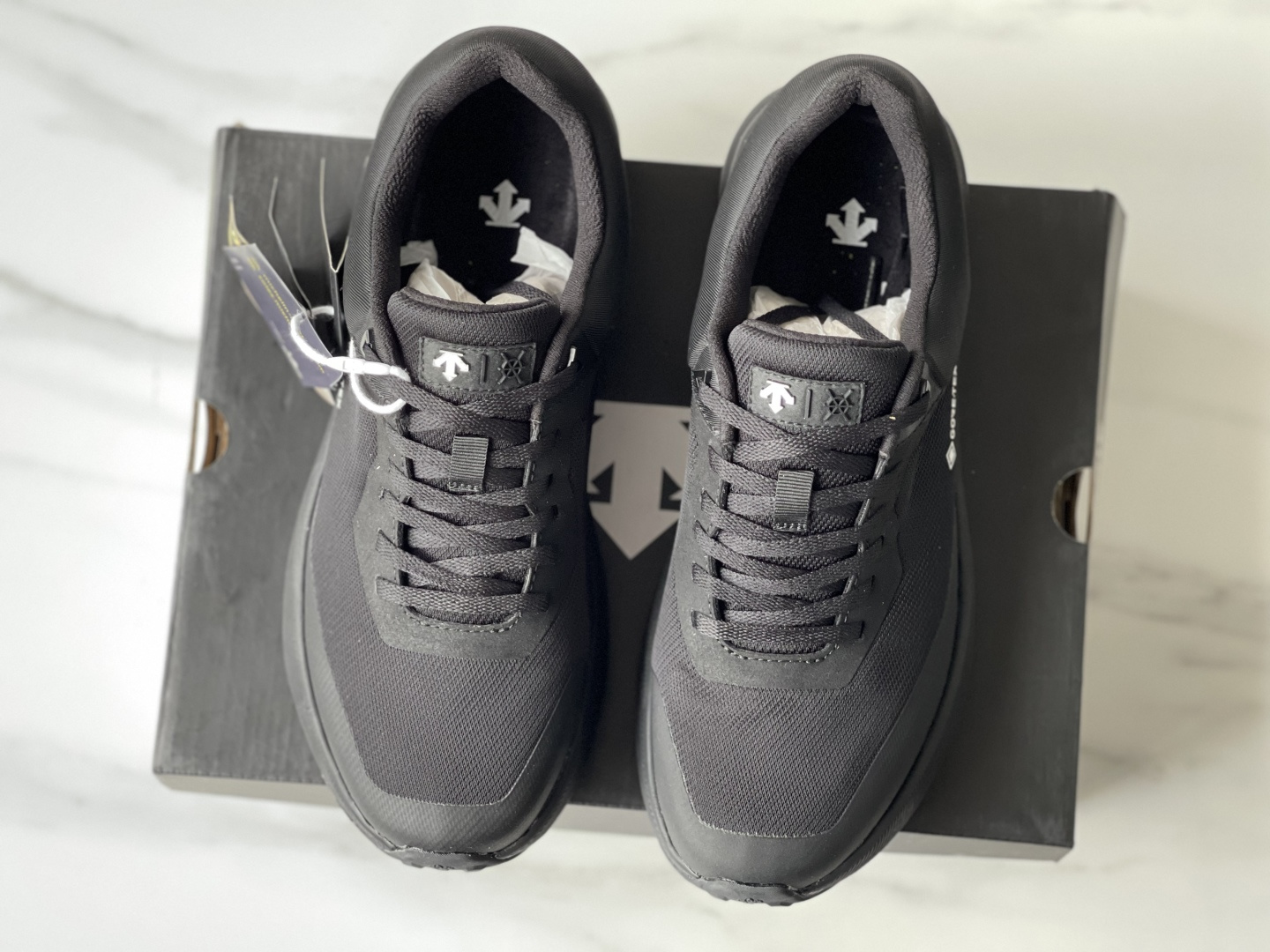 NO:346323,Dongguan, men's style, sports shoes size!  DESCENTE DUALIS G light outdoor urban commuting GORE- TEX waterproof sports running shoes cover waterproof cross-country running shoes. The latest third generation, support, wrapping and breathability are very good. The sole uses a thick sole, which is better rebound while being anti-slip and wear-resistant! Size: 39, 40, 41, 42, 43, 44.,,sneakers19860909莞产,男款,运动鞋码！ 迪桑特(DESCENTE) DUALIS G轻户外都市通勤 GORE- TEX防水运动跑鞋覆盖防水越野跑鞋 最新第三代,支撑性,包裹性,透气性都非常好,鞋底采用加厚底,搭防防滑耐磨的同时回弹效果更佳! 码数:39,40,41,42,43,44.,,sneakers,Men's shoes