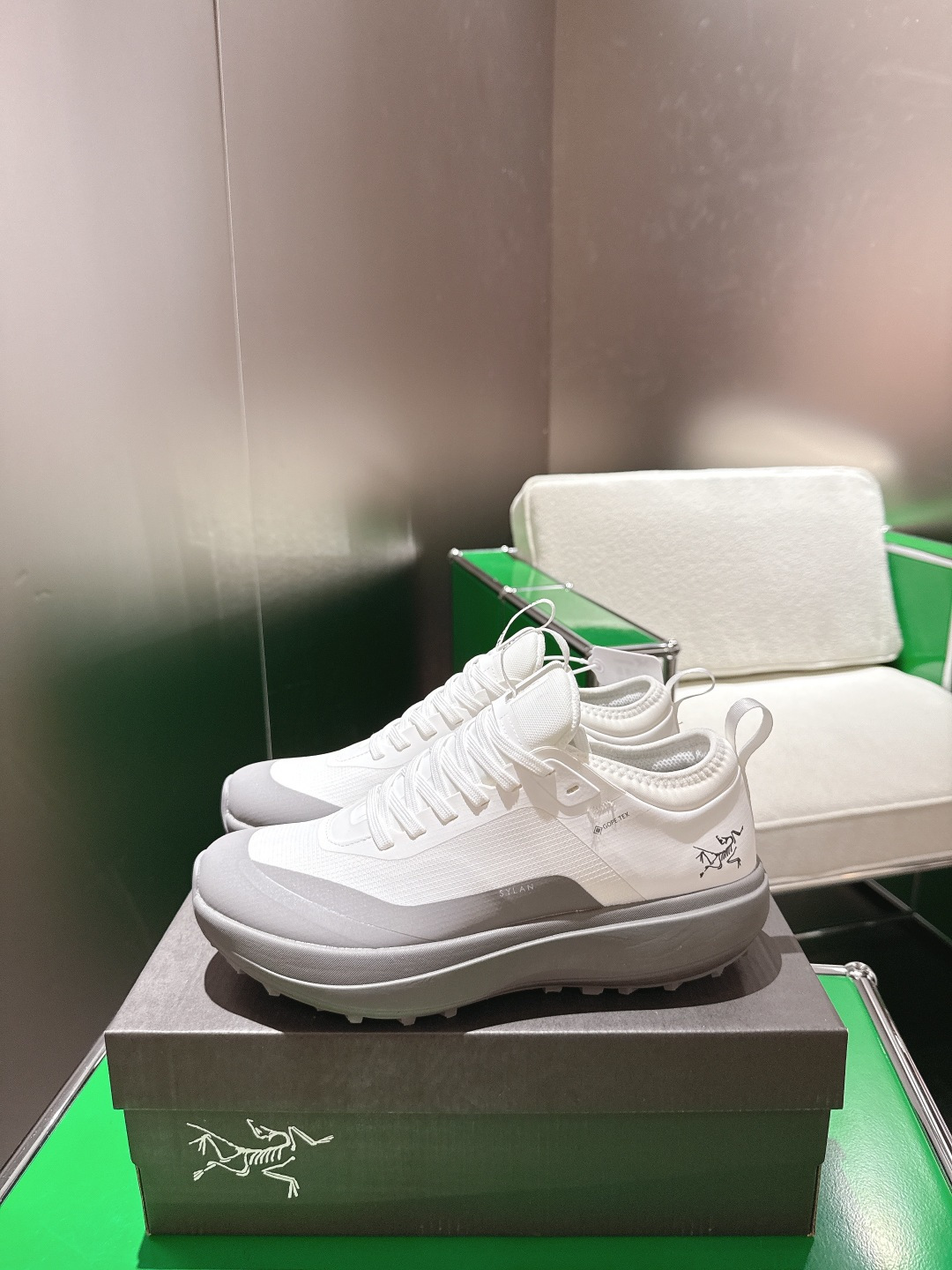 NO:485612,Top version (Guangzhou) Arcteryx Arborist Bird SYLAN Comfort fabric waterproof and breathable Low top running shoes Shoe structure midsole TPU chassis supports protection of feet 3D mold rubber toe, integrated lace-up system Upper is ripstop TPU protective film and special breathable mesh fabric Lightweight breathable Comfortable and wear-resistant, Insole is made of 4mm thick OrthoLite 3D molded insole sole is made of Vibram outsole super high elasticity Anti-slip and wear-resistant. Size pink is only 36 37 38 39 Other colors 36 - 44, casual shoes/sports shoes arc'teryx, sneakers19860909顶级版本（广货） Arcteryx始祖鸟 SYLAN 舒适织物防水透气 低帮跑步鞋 鞋子结构中底TPU底盘支持保护双脚3D模具制橡胶鞋头,一体化系带系统 鞋面采用防撕裂 网布 TPU保护膜和特殊透气网面料 轻便透气 舒适耐磨,鞋垫采用4mm厚OrthoLite 3D模制鞋垫鞋底采用 Vibram大底超级高弹 防滑耐磨. Size粉色只有36 37 38 39 其他色36 - 44,休闲鞋/运动鞋arc'teryx,sneakers,Women's Shoes