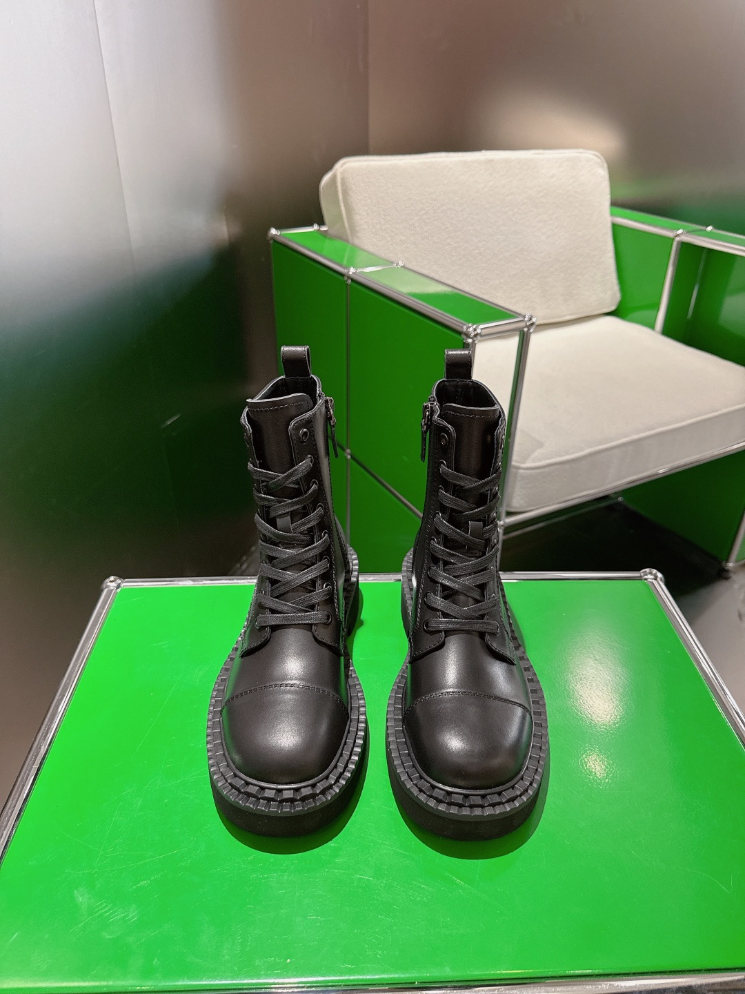 NO:493574,(ko19) Prada Prada classic triangle mark with one foot. The series that you can't buy in winter is definitely a hit this year!  !  Very beautiful!  Prada boots are really wow!  The upper cowhide is slim and elegant, just right, cowhide upper cowhide / cowhide inner cowhide, large sole original plate molded and large sole Size35-41 (40.41 custom made, no return or replacement), boots, prada, prada, boots, cowhide19860909(ko19) Prada 普拉达经典三角标一脚蹬 冬天买不到的系列,绝对是今年的大爆款！！贼好看！Prada靴子真的很哇塞！上脚大气显腿瘦气质这块刚好拿捏 鞋面牛皮/牛猄 内里牛皮 大底原板开模大底 Size35-41（40.41订做不退不换）,靴子,prada,prada,boots,cowhide,Women's Shoes