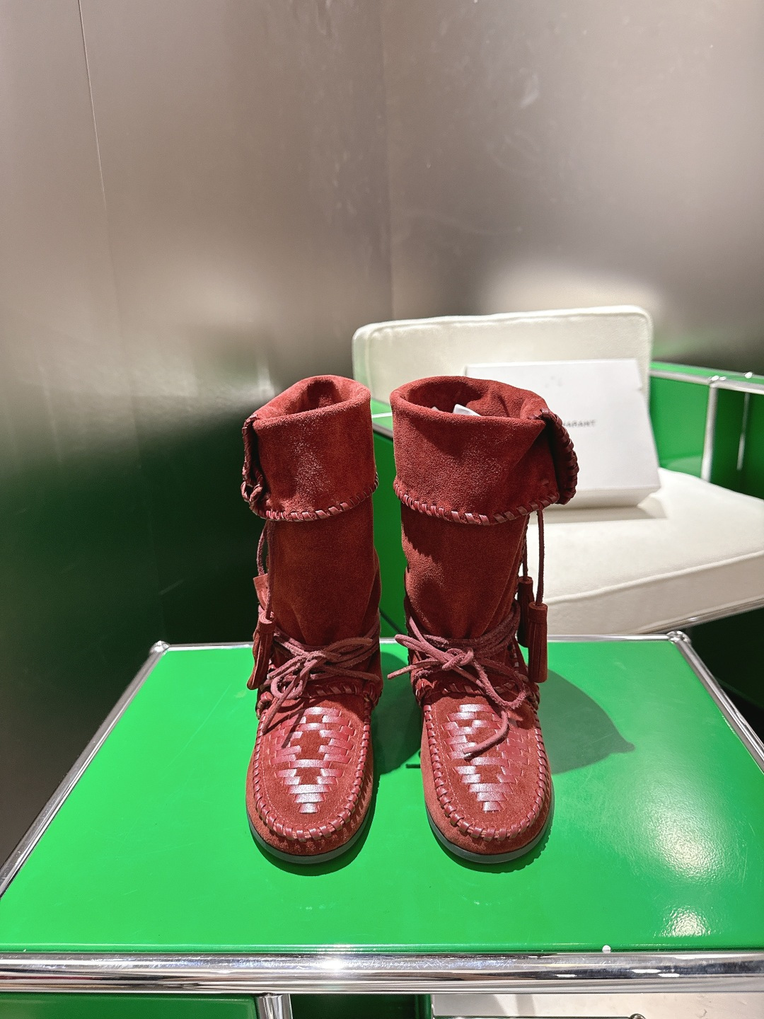 NO:493556,Top version (k036) Isabel Marant 25 autumn and winter new European and American retro woven tassel gypsy celebrity style flat mid-sole boots loose wrinkled beef reverse velvet short boots full of family style a classic women's mid-sleeved boots standard European and American gypsy style representative. A simple boot that uses minimalist style to describe a pair of boots~ interprets the versatile flavor!  Upper: Imported high mercerized beef reverse velvet inner foot pad: water dyed cowhide Outsole: TPU Size: 35-40 (custom made without return), boots, boots, cowhide19860909顶级版本(k036) Isabel Marant 伊莎贝尔25秋冬新款欧美复古编织流苏吉普赛名族风平底中靴松垮皱面牛反绒短靴 满满家族风格的一款经典女款中短靴标准的欧美吉普赛风格代表. 一个用极简风格来陈述一对靴子的牌子必不可少的一款简单靴~诠释百搭的味道！ 鞋面:进口高丝光牛反绒 内里垫脚:水染牛皮 大底:TPU 码数:35-40(订做不退换),靴子,boots,cowhide,Women's Shoes