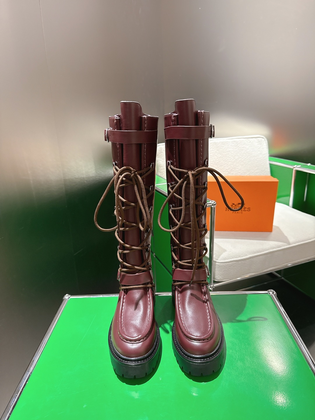 NO:493543,(k038) Hermes 2025 autumn and winter new model HERMES Hermes classic boots The counter price is close to 20,000 yuan. The high price naturally has unique craftsmanship and quality. The leather of this boot is all imported customized, and the inner material is also imported customized cowhide. It is easy to wear and comfortable to match with the autumn and winter essentials that look good in everything, and the style will never go out of date no matter how you wear it. Upper imported cowhide imported cowhide inner imported cowhide inner original sole Size35-40 (40 not returned or replaced), boots, hermes, hermes, boots, cowhide19860909(k038)Hermes 爱马仕2025秋冬新款 HERMES爱马仕经典靴子 专柜价格接近2W高昂的售价自然有独特的工艺和品质这款靴子的皮料全部为进口定制,内里材质也是进口定制牛皮 好穿舒适搭配什么都好看的秋冬必备款,而且风格永存怎么穿都不会过时的骑士靴. 鞋面进口牛皮 内里进口牛皮内里 大底原版鞋底 Size35-40（40 不退不换),靴子,hermes,hermes,boots,cowhide,Women's Shoes