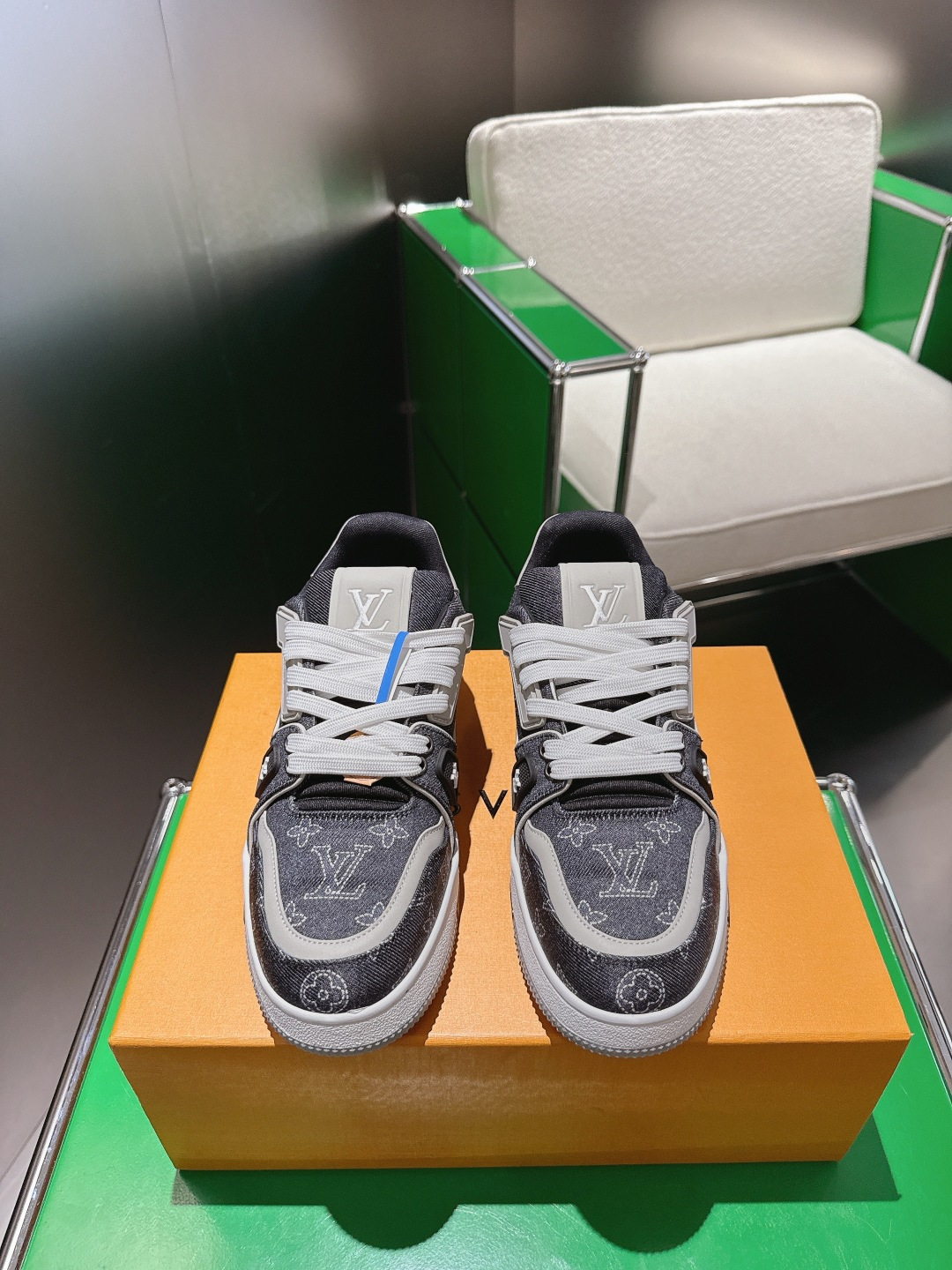 NO:546250,(k034) Louis Vuiton Louis Vuitton Trainer series sneakers basketball shoes sneakers LV Trainer sneakers are a classic idea inspired by retro basketball shoes by designer Virgil Abloh. This time, smooth cow leather and Monogram embossed grain cow leather are spliced, and the rubber outsole is embellished with Monogram flowers, reflecting a striking jump in one color!  Fabric: original imported first-layer cowhide, original custom-made breathable mesh lining, bottom thickness about 3cm, size 40-45, casual shoes/sports shoes, louis vuitton, louis vuitton, louis vuitton, sneakers, cowhide19860909(k034)Louis Vuiton 路易威登 Trainer系列板鞋篮球鞋 板鞋  LV Trainer运动鞋是由设计师Virgil Abloh由复古篮球鞋激发的经典创意,此次拼接光滑牛皮革和Monogram压纹粒面牛皮革,再以Monogram花卉点缀橡胶外底,映现一体色彩中的醒目跳跃！ 面料原版进口头层牛皮 内里原版定制透气网里 底厚约3cm 码数40-45,休闲鞋/运动鞋,louis vuitton,louis vuitton,louis vuitton,sneakers,cowhide,Women's Shoes