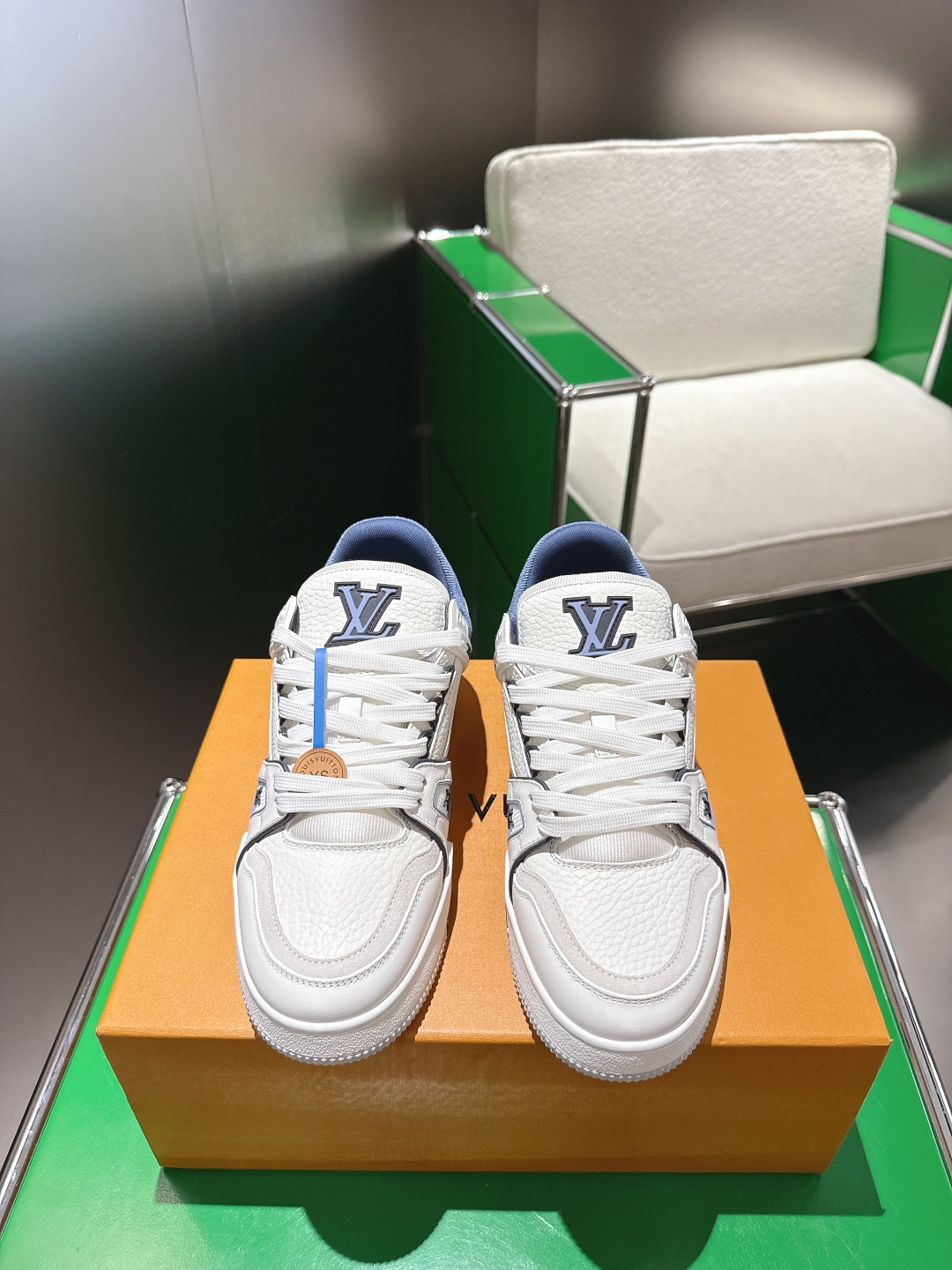 NO:546224,(k034) Louis Vuiton Trainer series shoe basketball shoes LV Trainer sneakers are classic creativity inspired by designer Virgil Abloh by retro basketball shoes. This time, smooth cowhide leather and Monogram embossed grain cowhide leather, and then Monogram flowers embellish the rubber outsole to reflect the eye-catching jump in the integrated color!  Original imported fabric, first layer of cowhide, inner lining, customized breathable net, bottom thickness is about 3cm, size 40-45, casual shoes/sports shoes, louis vuitton, louis vuitton, louis vuitton, louis vuitton, sneakers, cowhide19860909(k034)Louis Vuiton 路易威登 Trainer系列板鞋篮球鞋 板鞋  LV Trainer运动鞋是由设计师Virgil Abloh由复古篮球鞋激发的经典创意,此次拼接光滑牛皮革和Monogram压纹粒面牛皮革,再以Monogram花卉点缀橡胶外底,映现一体色彩中的醒目跳跃！ 面料原版进口头层牛皮 内里原版定制透气网里 底厚约3cm 码数40-45,休闲鞋/运动鞋,louis vuitton,louis vuitton,louis vuitton,sneakers,cowhide,Women's Shoes