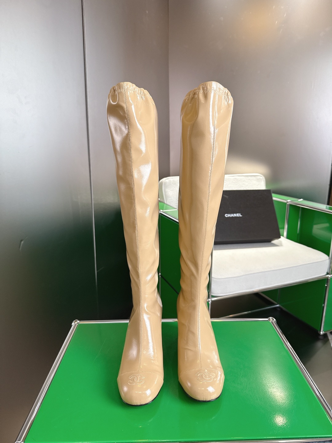 NO:546210,(k044)Chanel Xiaoxiang 25ss new wedge boots, retro lines, color matching design is all online!  The foot feels very comfortable when you walk around for a day, and you can play with sports style and mix it. After buying it, you want to wear it every day and go out for a walk. Cowhide upper, sheepskin, genuine leather soles 7cm Size: 35-40, boots, chanel, boots, cowhide, sheepskin, Leather soles19860909(k044)Chanel 小香25ss新款坡跟长靴 复古线条 配色设计全在线！暴走一天脚感超舒适,运动风混搭风随便玩,买完想天天穿它出门溜达烫. 鞋面牛皮 内里羊皮 真皮大底 7cm Size:35-40,靴子,chanel,boots,cowhide,sheepskin,Leather soles,Women's Shoes