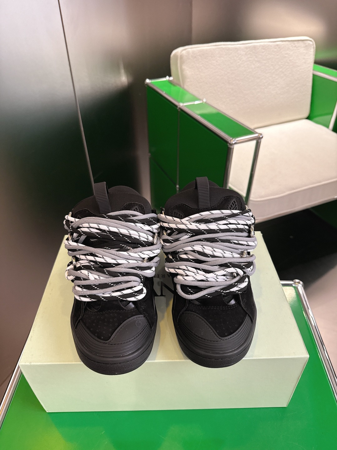 NO:546182,(k030) LANVIN Langfan Latest catwalk CURB series bread shoes casual. The official website became popular all over the world. Major Internet celebrities also crazily made the original mold opening and heavy craftsmanship. The fabric is made of imported beef matte + environmentally friendly beef reverse velvet ten gold steel mesh fabric inside soft and breathable space. Cotton fabric original mold opening and two-color TPU sole. Size 35-45, casual shoes/sports shoes, sneakers19860909（k030)LANVIN 浪凡 最新走秀款CURB系列面包鞋休闲 官网一出热度火爆整个全球,各大网红也疯狂上脚 原版开模重工艺制作, 面料采用进口牛磨砂 ＋环保牛反绒十金钢网织物内里柔软透气太空 棉面料原版开模双色TPU大底 码数35-45,休闲鞋/运动鞋,sneakers,Women's Shoes