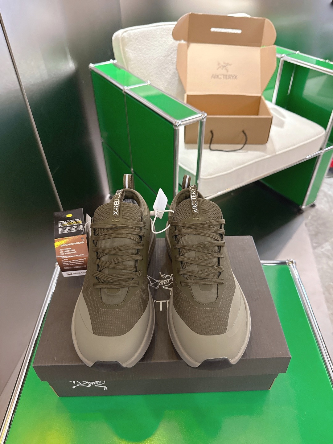 NO:546157,Top version (Guangdu) (k045) Arcteryx Arborist Bird SYLAN Comfort fabric waterproof and breathable Low-top running shoes Shoe structure midsole TPU chassis supports protection of feet 3D mold rubber toe, integrated lace-up system The upper is tear-proof mesh TPU protective film and special breathable mesh fabric Lightweight and breathable Comfortable and wear-resistant, the insole is made of 4mm thick OrthoLite 3D molded insole sole is made of Vibram outsole super high elasticity, anti-slip and wear-resistant. Size: 39-44. (45.46 customized), casual shoes/sports shoes arc'teryx, sneakers19860909顶级版本（广货）(k045) Arcteryx始祖鸟 SYLAN 舒适织物防水透气 低帮跑步鞋 鞋子结构中底TPU底盘支持保护双脚3D模具制橡胶鞋头,一体化系带系统 鞋面采用防撕裂 网布 TPU保护膜和特殊透气网面料 轻便透气 舒适耐磨,鞋垫采用4mm厚OrthoLite 3D模制鞋垫鞋底采用 Vibram大底超级高弹 防滑耐磨. 码数:39-44.（45.46定做）,休闲鞋/运动鞋arc'teryx,sneakers,Women's Shoes