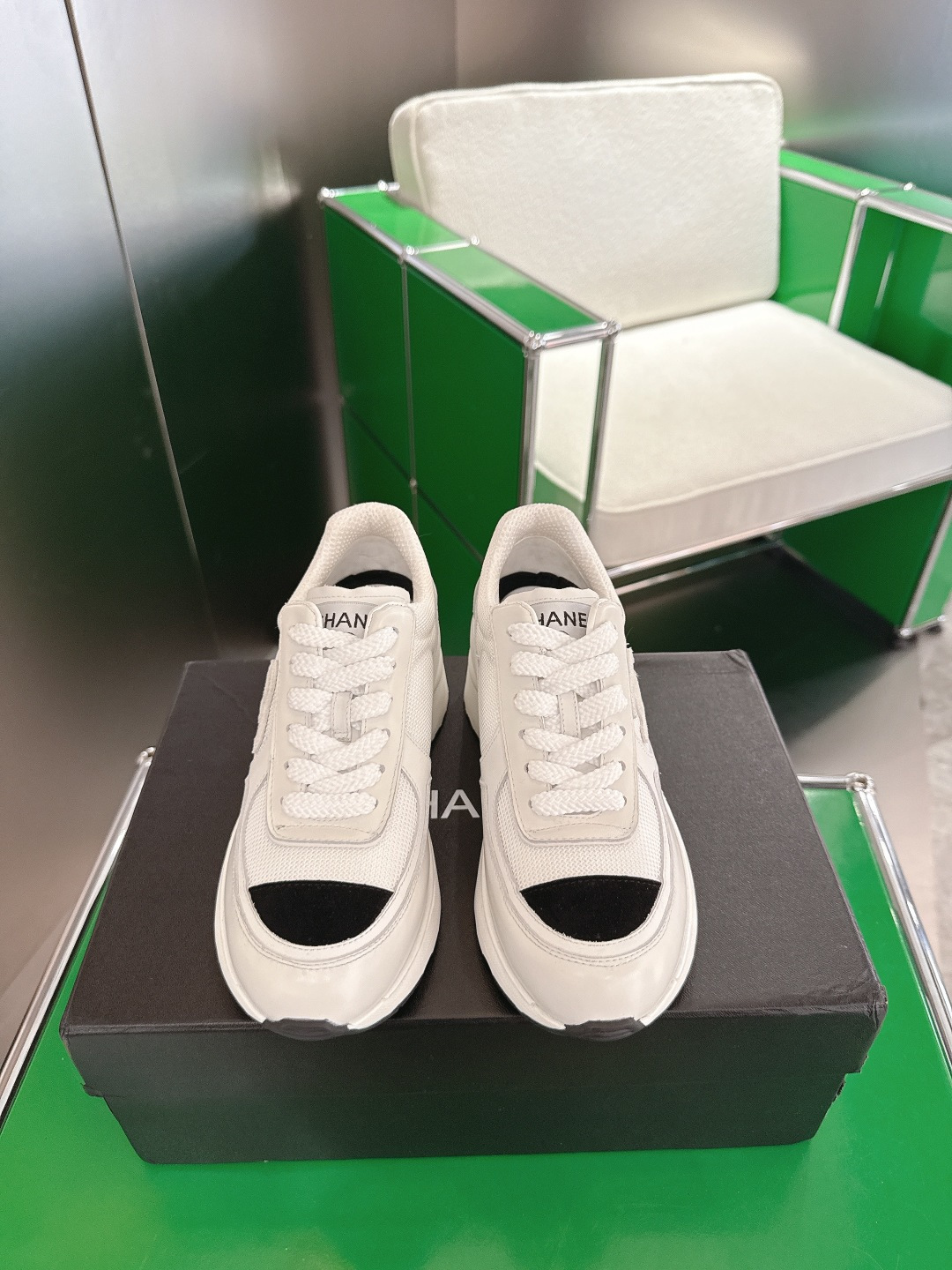 NO:558942,(k010) Chanel Chanel 2025 top casual sports shoes This classic design; the upper is electro-embroidered with a variety of techniques; the outsole is fashionable and sporty; the extraordinary inclusion of a variety of color matching elements... The diversified mix and match is very good-looking and versatile, casual, fashionable, sports, and outdoor can be taken into account... Upper Original imported calfskin Lining Original imported breathable sheepskin lining Outsole Original TPU combination outsole  Size: 35–41, casual shoes/sports shoes, chanel, chanel, sneakers, cowhide, sheepskin19860909（k010) Chanel 香奈儿 2025顶级休闲款运动鞋 这款经典设计；鞋面多种工艺电绣的风格；大底却时尚运动；不平凡的拥入了多种配色元素…… 多元化混搭非常好看百搭,休闲,时尚,运动,户外都能兼顾…… 鞋面 原版进口小牛皮 内里 原版进口透气羊皮里 大底 原版TPU组合大底 码数:35–41,休闲鞋/运动鞋,chanel,chanel,sneakers,cowhide,sheepskin,Women's Shoes