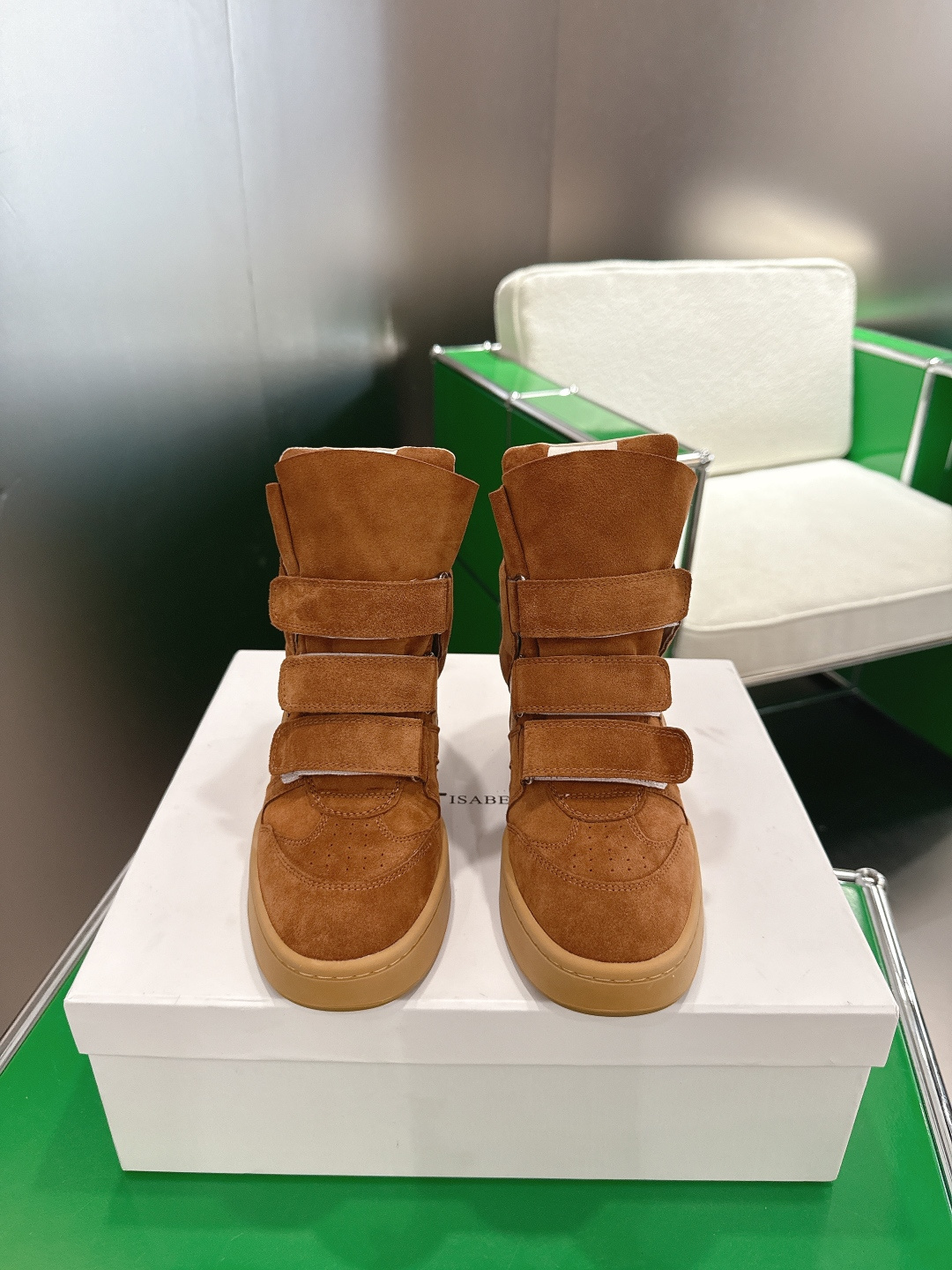 NO:561048,k013Isabel Marant Isabel BOBBY wedge casual shoes are the perfect encounter between exquisite craftsmanship and fashion style. Every needle and every thread is woven into a fashion legend. Every inch of leather tells the persistence of quality. Every pair of Isabel shoes is the epitome of the brand soul, exuding a noble, mysterious and fashionable atmosphere, allowing you to stand out in the fashion wave and gain 6.5cm in height.  Size: 35-42 (40.41.42 customized, non-returnable), boots, boots19860909k013Isabel Marant伊莎贝尔BOBBY坡跟休闲鞋 精致工艺与时尚风格的完美邂逅 每一针每一线 都编织的时尚传奇 每一寸皮革 都诉说着品质的执着 每一双伊莎贝尔的鞋子都是品牌灵魂的缩影散发着高贵神秘且时尚的气息 让你在时尚的浪潮中脱颖而出内增高6.5cm Size:35-42（40.41.42定做不退换）,靴子,boots,Women's Shoes