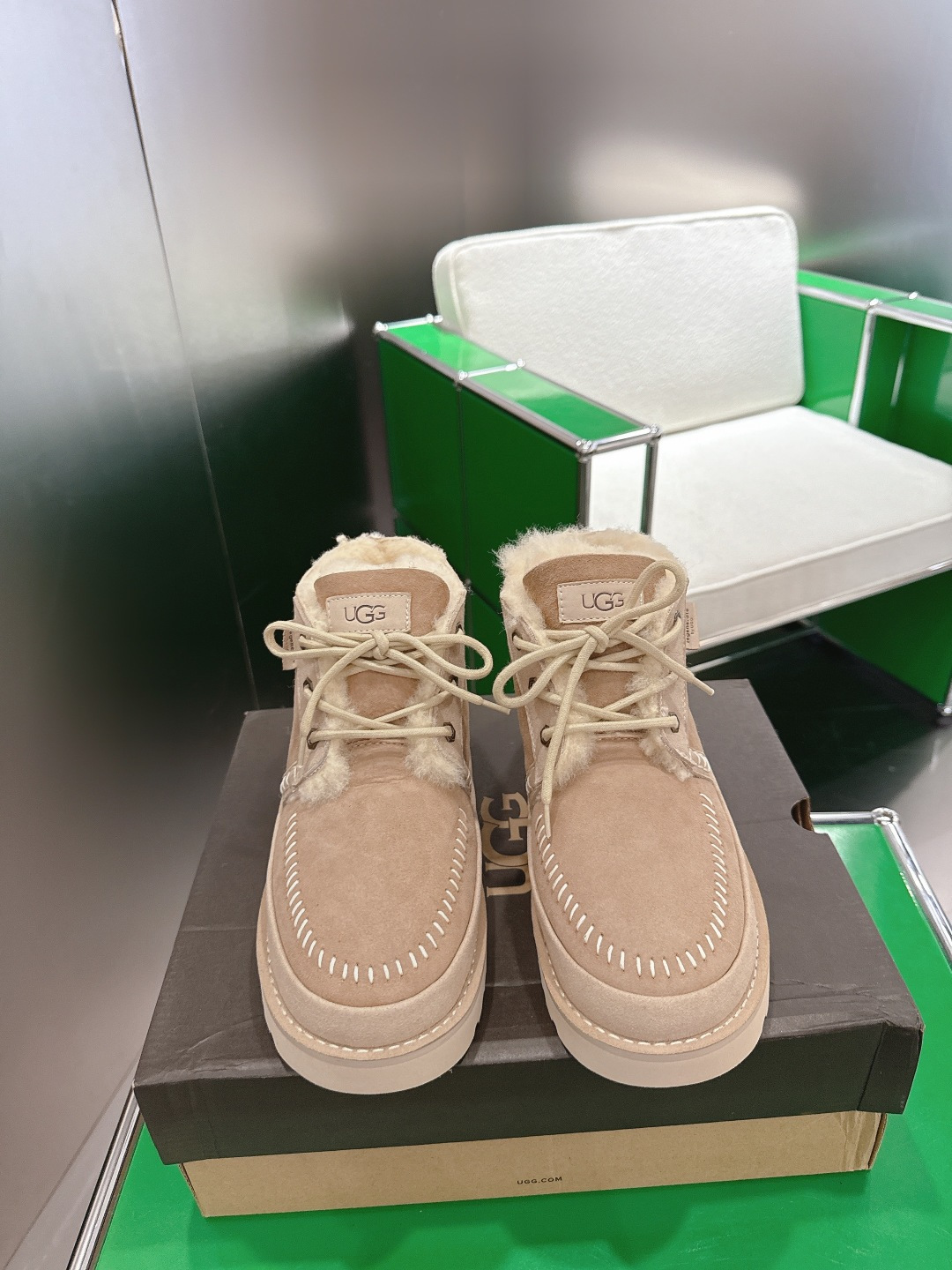 NO:592571,UGG's new upgraded Martin, fashionable and versatile elements, upgraded anti-slip and anti-foaming outsole, unique wrapped design, adds layering to the shoe, good resilience, not tiring on the feet, resistant to folding and wear, Size39-45, snow boots, boots19860909UGG 新款升级小马丁  时尚百搭元素 升级版防滑防发泡大底独特的包裹式设计 增添鞋款层次感 回弹性好 上脚不累脚 耐折又耐磨 Size39-45,雪地靴,boots,Women's Shoes