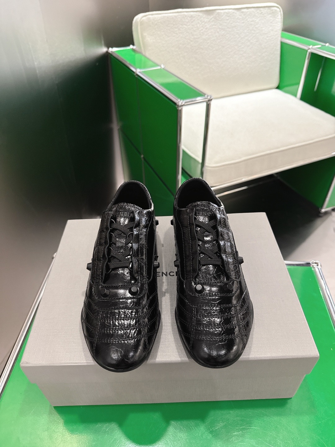 NO:611960,(k043) Balenciaga Balenciaga's latest baseball shoes, thin-soled shoes, casual shoes. Many star fashion bloggers grow grass. Original purchase, development and production. Super popular thin-soled design. Balenciaga's latest hidden tennis shoes. Soft waxed calfskin with classic double logo. Full of retro feel and the most versatile color. This year's casual shoes for girls. The sole design is super soft. Comes with exquisite packaging. The fabric is original customized waxed calfskin. The lining is imported custom mesh.  Original molded rubber outsole Size: 35-40, casual shoes/sports shoes, balenciaga, balenciaga, balenciaga, sneakers, cowhide19860909(k043)Balenciaga巴黎世家最新款棒球鞋 薄底鞋 休闲鞋 超多明星时尚博主种草 原版购入开发做货 超火的薄底设计 巴黎家最新隐藏款网球鞋柔软油蜡小牛皮配搭经典双logo满满的复古感又是最最最百搭的配色 今年女孩必入的一款休闲鞋 鞋底设计 超级柔软 配合送精美包装 面料原版定制油蜡小牛皮 内里进口定制网布里 鞋底原版开模橡胶大底 Size:35-40,休闲鞋/运动鞋,balenciaga,balenciaga,balenciaga,sneakers,cowhide,Women's Shoes