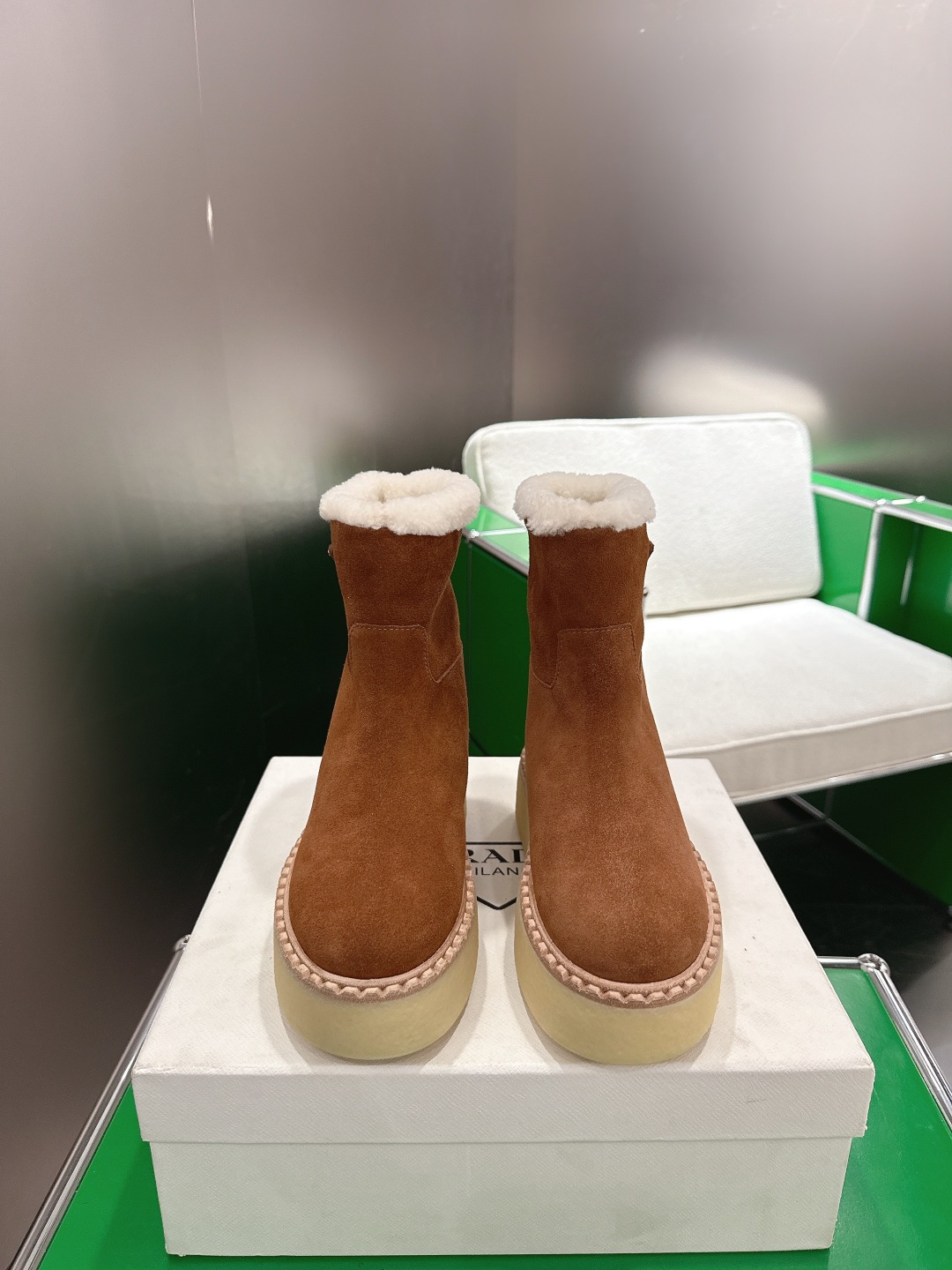 NO:616186,(k023) PRADA Triangle-marked wool shoes, high-top, low-top, loafers PRADA Triangle-marked wool shoes, thick-soled boots, half-tied!  High-grade cowhide and real lamb hair, genuine leather welt, two-color TPU outsole, the material details can be compared with the original version, and the ordinary version on the market can be distinguished!  Nubuck leather upper, wool lining, Size 35-39 (4041 custom-made, non-returnable), furry shoes, prada, prada, loafers, boots19860909（k023)PRADA 普拉达 三角标羊毛鞋,高帮款 低帮款 乐福鞋款  PRADA 普拉达 三角标羊毛鞋,厚底靴 半系！高级牛绒真羊羔毛 真皮沿条 双色TPU大底 材质细节可对比原版,市面普通版本区分！ 鞋面对版磨砂皮 内里羊毛 Size35-39（4041定做不退换）,毛毛鞋,prada,prada,loafers,boots,Women's Shoes