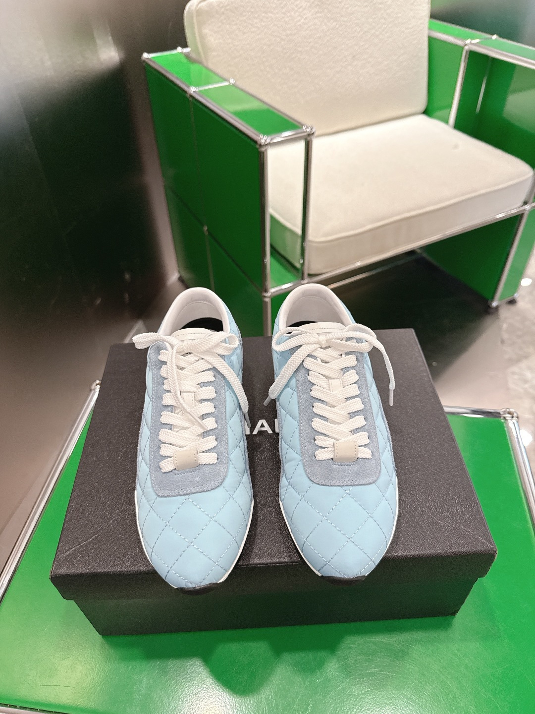 NO:626094,Chanel diamond plaid moral training shoes, casual shoes, the top version, the latest hidden mesh soft diamond pattern, soft lambskin with a large tongue and classic logo, full of retro feel, and the most versatile black and white color scheme, a must-have for coco girls. Broken nail design on the sole, super soft, original custom lambskin diamond pattern fabric, imported custom sheepskin + mesh lining, original molded broken nail rubber material for the sole  Size35-40 (40 orders are not returnable), casual shoes/sports shoes, chanel, chanel, sneakers, sheepskin19860909Chanel 香奈儿菱 格纹德训鞋 休闲鞋 顶级版本,最新隐藏款网软菱格纹 柔软小羊皮配搭大鞋舌和经典 logo满满的复古感又是最最最百搭的黑白配色 coco女孩必入的一款 鞋底碎钉设计 超级柔软 面料原版定制小羊皮菱格纹 内里进口定制羊皮+网里 鞋底原版开模碎钉橡胶材质 Size35-40（40订做不退换）,休闲鞋/运动鞋,chanel,chanel,sneakers,sheepskin,Women's Shoes