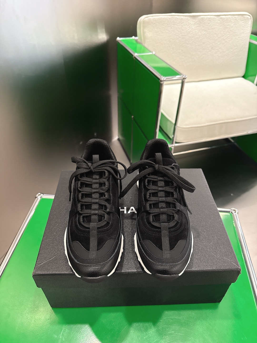 NO:626100,Chanel Chanel 2025 casual shoes and sports shoes, high-end and versatile shoes are here!  This pair is really amazing!  The classic design and versatile upper, paired with a fashionable sports outsole, will make you fall in love at first sight!  The color scheme is high-end and eye-catching, and it immediately enhances the overall temperament when worn on the feet~ The full genuine leather fabric is soft and breathable, the sheepskin lining is skin-friendly and does not scratch the feet, and the T-sole is light and wear-resistant, whether it is for casual outings, outdoor sports or as a couple, you can easily control it!  They look good no matter how you wear them, and they look high-end no matter how you match them~ One pair of shoes can handle all styles, I really can’t put them down!  Come wear it with him and go out to hit the streets. Size 35-40, casual shoes/sports shoes, chanel, chanel, sneakers, sheepskin19860909Chanel 香奈儿2025休闲鞋运动鞋款 高级感拉满的百搭神鞋来啦！这双真的太绝了！经典设计多艺鞋面,搭配时尚运动大底,一眼心动！配色高级又吸睛,上脚立马提升整体气质～ 全真皮面料柔软透气 羊皮内里亲肤不磨脚 T鞋底轻便耐磨 不管是休闲出街、户外运动还是情侣搭配,都能轻松驾驭！怎么穿都好看,怎么搭都高级～ 一双鞋搞定所有风格,真的爱不释脚！快和TA一起穿上出门炸街吧 码数35-40,休闲鞋/运动鞋,chanel,chanel,sneakers,sheepskin,Women's Shoes