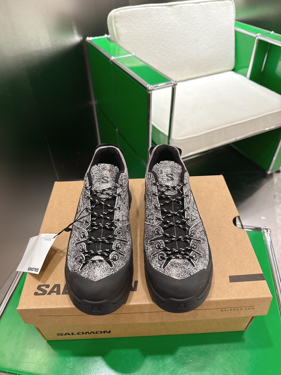 NO:626047,(k039) Salomon Salomon 2025 autumn and winter new XT-ALp new color running shoes casual sports shoes Real feeling on the foot: The midsole is equipped with a full-length fiberglass energy plate and an ultra-thick elastic foam midsole, which has full propulsion when running, strong cushioning feedback, and is stable for daily commuting or training. The shoe body is designed with long-haired cowhide leather, and the inner material is breathable mesh. Good wearing comfort. Original material Original outsole  35-45,casual shoes/sports shoes,loro piana,sneakers19860909(k039)Salomon 萨洛蒙 2025秋冬新款XT-ALp新色系跑步鞋休闲运动鞋  上脚实感:中底搭载全掌玻璃纤维能量板和超厚弹性泡沫中底,跑动时推进力十足,缓震回馈很强,日常通勤或训练都很稳 鞋身长毛牛猄皮面设计,内层材质透气网面 穿着舒适度好 原版材质 原版大底 35-45,休闲鞋/运动鞋,loro piana,sneakers,Women's Shoes