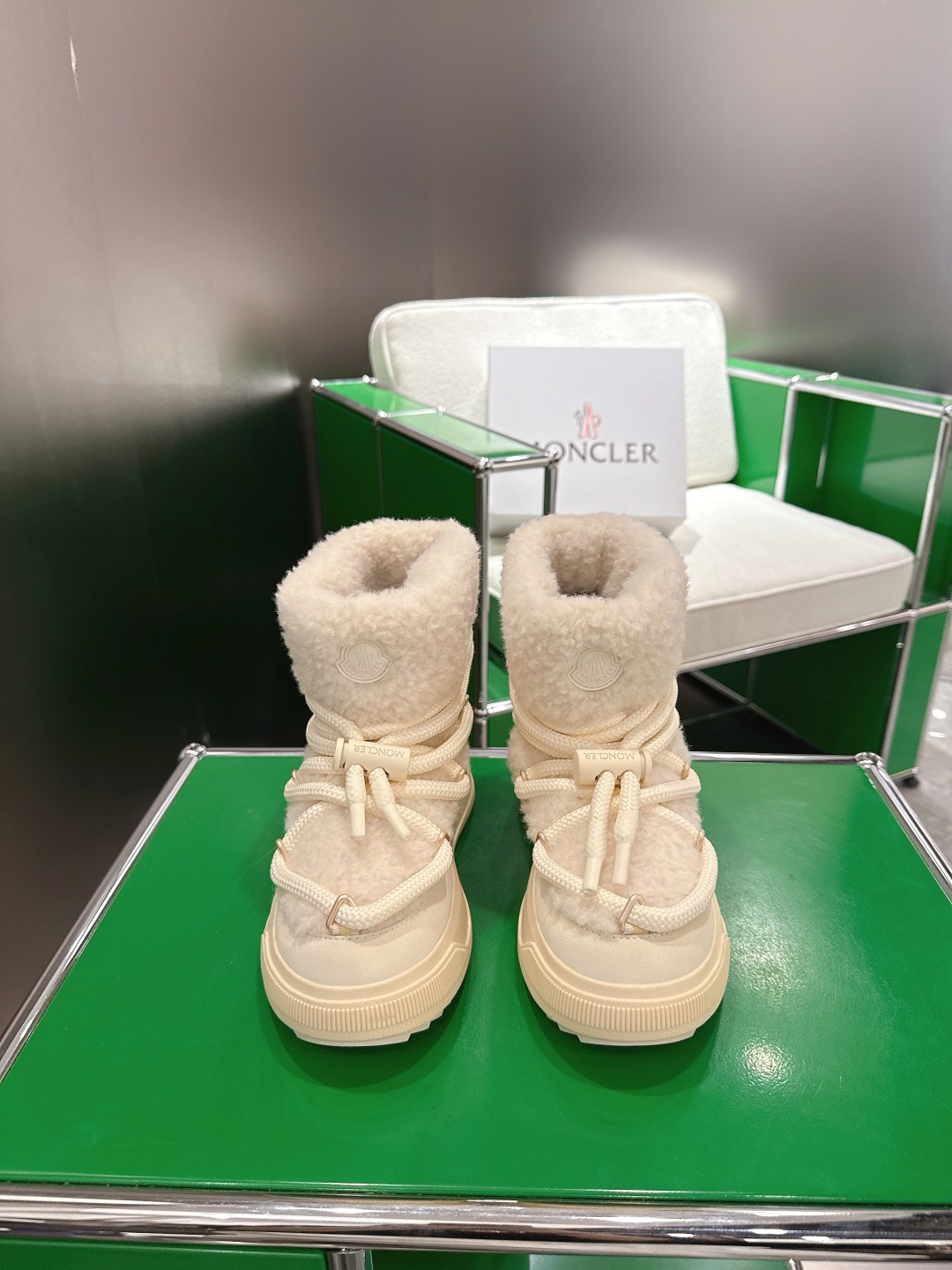 NO:628613,(K023) Moner 2025 autumn and winter latest snow boots. The perfect fusion of luxury and function. Walking: waterproof nylon + velvet lining, can walk in the snow even at -10℃. Industrial style aesthetics: thick rope laces + contrasting colors, full of functionality. Low-key luxury: logo embossed on the heel, people who know it will understand. Applicable scenarios: outdoor skiing in winter, snow hiking, daily matching in the city, and other winter clothing, easily create a fashionable look.  Waterproof coated ski cloth with wool velvet lining Wear-resistant diamond pattern upper TPU combination anti-slip bottom Original molded hardware buckle code number 35-40, snow boots, boots19860909(K023)Moner 2025秋冬最新款雪地靴  奢华与功能的完美融合 行走的:防水尼龙+加绒内里,-10℃也能暴走雪地 工业风美学:粗绳鞋带+撞色,机能感拉满 低调奢华:后跟Logo压印,懂的人自然懂 适用场景:冬季户外滑雪、雪地徒步,城市日常搭配、等冬季服饰,轻松打造时尚造型 防水涂层滑雪布含羊毛绒布内里 耐磨钻石纹鞋帮 TPU组合防滑底原版开模五金扣码数35-40,雪地靴,boots,Women's Shoes