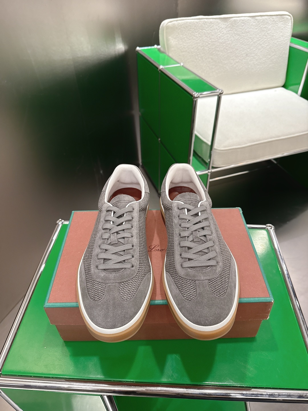 NO:646900,The top version of Loro Piana LP Tennis walk series L moral training shoes casual shoes. This new suede mesh has an ultra-low design, suitable for year-round wear. The covered sole creates a relaxed and charming color combination, harmoniously blending functionality and understated personality, making it an ideal shoe choice for urban dressing. Soft calf tongue with Kummel color insert at the heel, embossed L logo cotton lace upper, split suede sole Rubber-lined calfskin  Fabric: Original custom-made first-layer cowhide; Custom-made calfskin lining; Original open-molded anti-slip rubber material for outsole; Size35-45, casual shoes/sports shoes, loro piana, loro piana, sneakers, cowhide19860909顶级版本Loro Piana LP诺悠翩雅Tennis walk系列L德训鞋休闲鞋 这款新款绒面革网采用超低帮设计,适合全年穿着. 包边鞋底营造轻松迷人的色彩组合,将功能性与低调个性风格和谐融合 打造都市着装的理想鞋履选择. 鞋跟处饰以Kummel色嵌片柔软小牛舌,压印L标棉质鞋带鞋面,牛剖层绒面革鞋底 橡胶衬里小牛皮 面料原版定制头层牛皮 内里定制小牛皮里 大底原版开模防滑橡胶材质 Size35-45,休闲鞋/运动鞋,loro piana,loro piana,sneakers,cowhide,Women's Shoes