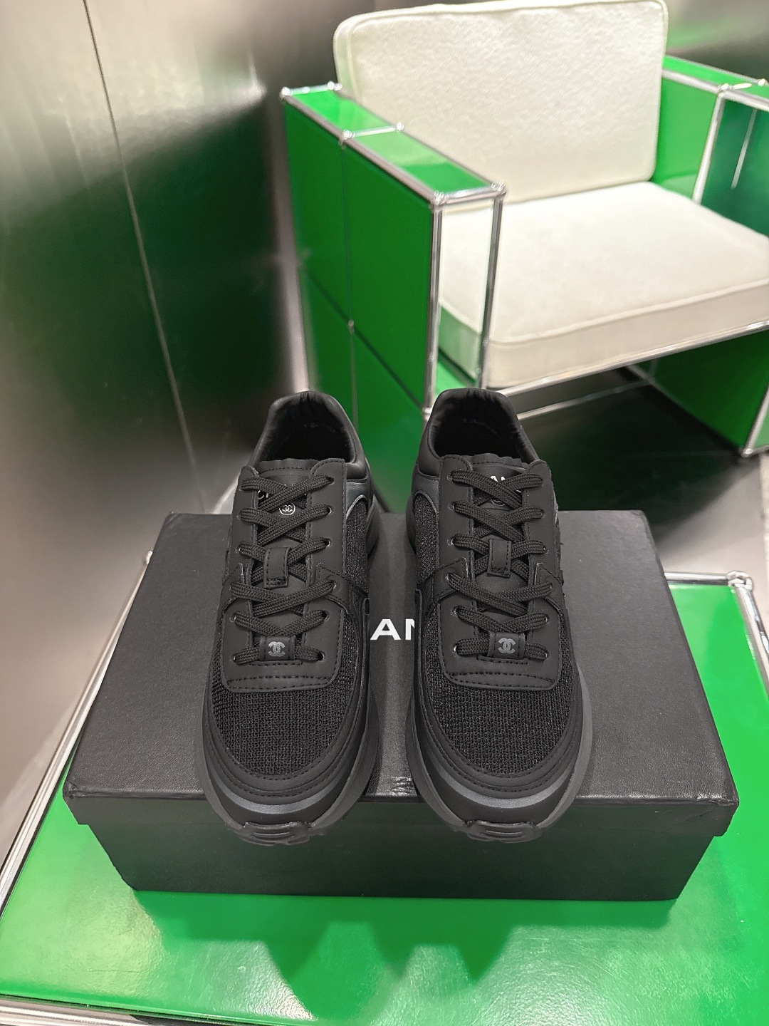 NO:668575,(k010) Chanel 26C second generation Silver Horn King series casual sports shoes, incomparably beautiful and easy to wear, absolute fairy style, very light, super soft inside, super comfortable, breathable upper design, high-end color matching, versatile, must-have model of the year, upper cowhide and mesh stitching, original craftsmanship, breathable mesh lining, original foam combination outsole  Size 35-39 (40 customized), casual shoes/sports shoes, chanel, chanel, alexander wang, sneakers, cowhide19860909（k010)Chanel 香奈儿26C 第二代银角大王系列 休闲运动鞋  无敌漂亮又好穿 绝对仙女款 非常轻便,内里也是超级软,超级舒服,鞋面透气设计,配色高级耐看 百搭 年度必备款 鞋面牛皮加网布面拼接,原版工艺 内里透气网布 原版发泡组合大底 码数35-39（40定做）,休闲鞋/运动鞋,chanel,chanel,alexander wang,sneakers,cowhide,Women's Shoes