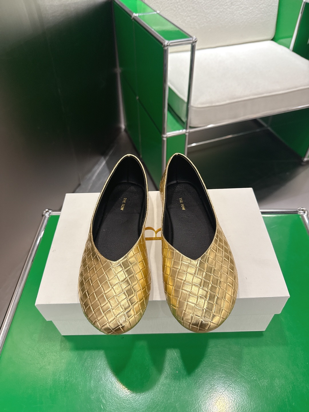 NO:668570,(k048) The row 26 early spring new Mary Jane flat shoes, dancing shoes, grandma shoes. It is rare to see a dance shoe that is so detailed and very tolerant to the feet. It modifies the foot shape properly without losing its unique charm. It is convenient and convenient to put on the feet, and it is very comfortable. It can be worn every day without any problems. It is super versatile!  Braided embossed upper, sheepskin lining, outsole, rubber sole Size: 35-40 (custom order of 40 is non-refundable), single shoes Mary Jane, mary jane, sheepskin19860909（k048)The row 26早春新款玛丽珍平底单鞋跳舞鞋奶奶鞋很少会看到一款跳舞鞋会做到这么精细、而且对脚的包容性特别强,把脚型修饰得妥妥的,又不失独特韵味,上脚方便便捷,且非常舒适、日常穿都没有问题的、超级百搭！ 鞋面编制压纹 内里羊皮 大底橡胶底 码数:35-40（40订做不退换）,单鞋玛丽珍,mary jane,sheepskin,Women's Shoes