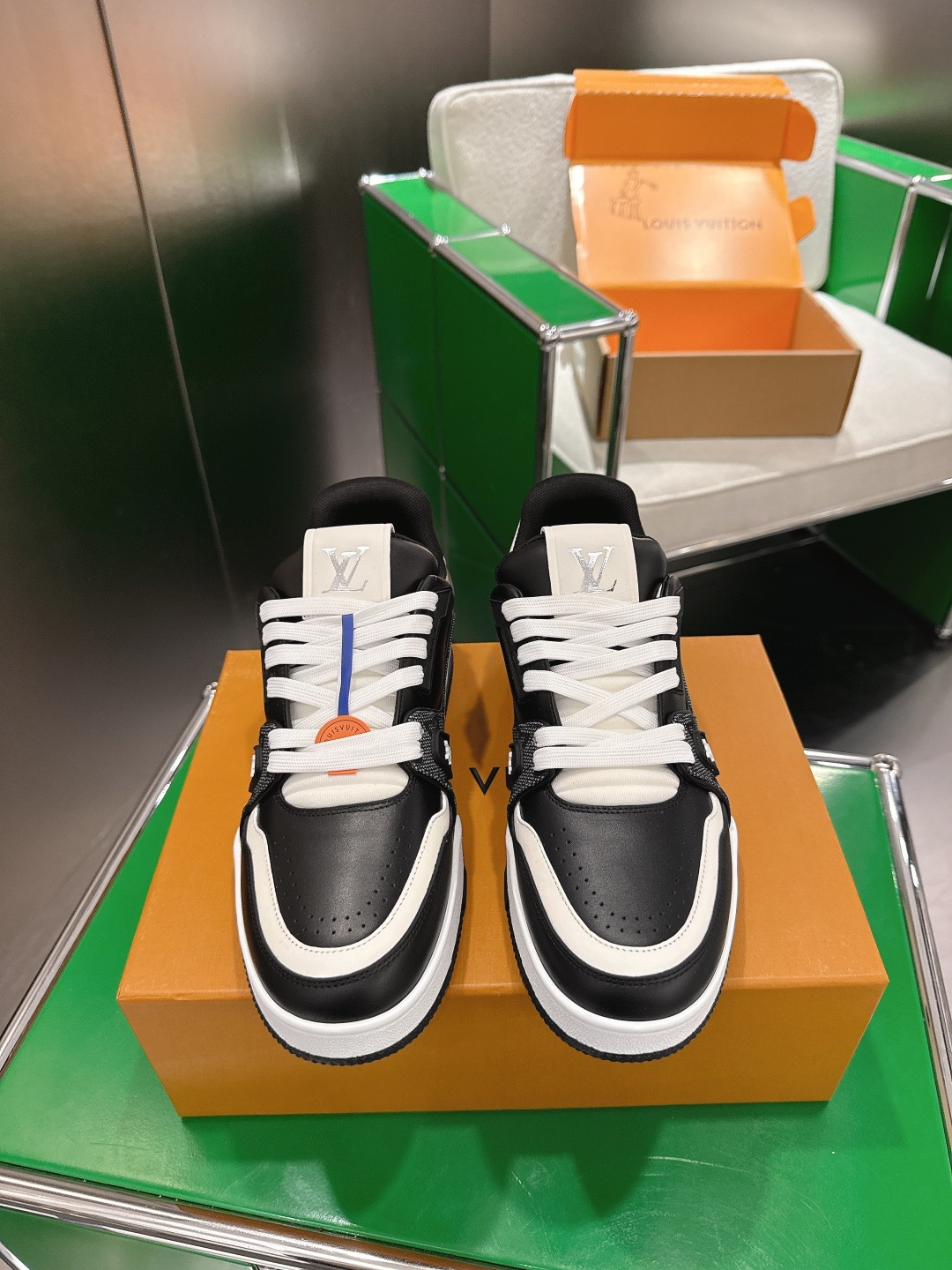 NO:668974,Louis Vuiton Louis Vuitton Trainer series sneakers basketball shoes sneakers LV Trainer sneakers are a classic idea inspired by retro basketball shoes by designer Virgil Abloh. This time, smooth cow leather and Monogram embossed grain cow leather are spliced, and the rubber outsole is embellished with Monogram flowers, reflecting a striking jump in one color!  Fabric: original imported first-layer cowhide, original custom-made breathable mesh lining, sole thickness about 3cm, size 39-44, casual shoes/sports shoes, louis vuitton, louis vuitton, louis vuitton, sneakers, cowhide19860909Louis Vuiton 路易威登 Trainer系列板鞋篮球鞋 板鞋  LV Trainer运动鞋是由设计师Virgil Abloh由复古篮球鞋激发的经典创意,此次拼接光滑牛皮革和Monogram压纹粒面牛皮革,再以Monogram花卉点缀橡胶外底,映现一体色彩中的醒目跳跃！ 面料原版进口头层牛皮 内里原版定制透气网里 底厚约3cm 码数39-44,休闲鞋/运动鞋,louis vuitton,louis vuitton,louis vuitton,sneakers,cowhide,Women's Shoes