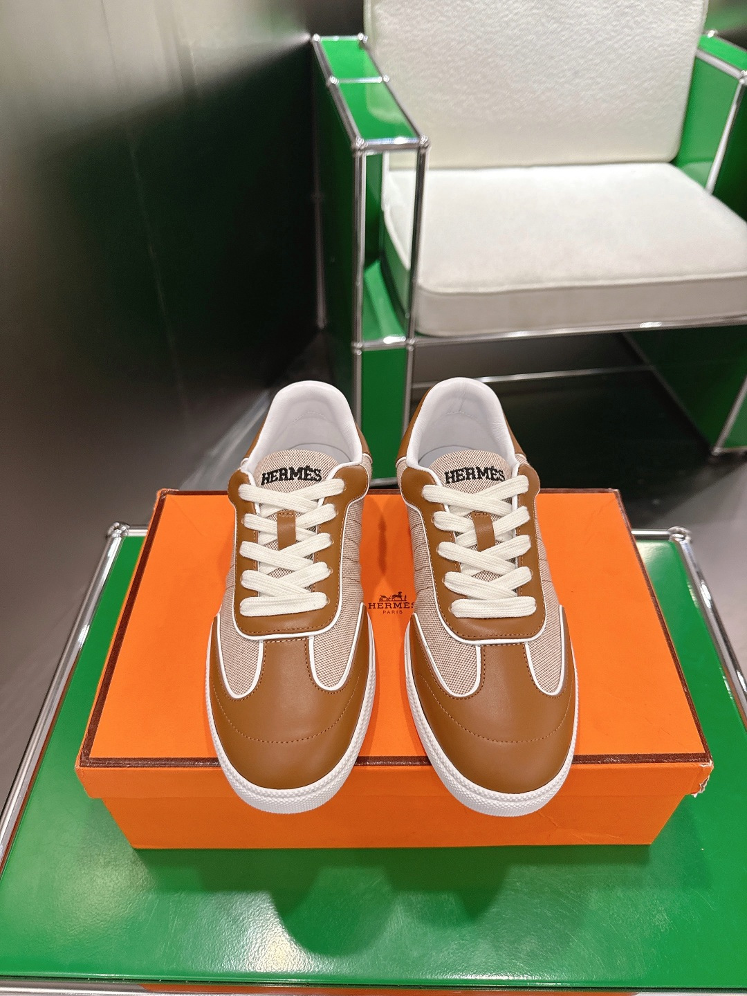 NO:679074,Women and men (k) Hermes new sports shoes Match sports shoes white casual shoes. Adopt essential lines of 'H bevel' drilling design, presenting a fashionable urban and neo-retro style. Sole 1.7 cm. Miller translucent rubber sole. White lambswool lining. Size female 35-39 (customized at 40.41), male 40-44 (customized at 39.45), casual shoes/sports shoes, hermes, hermes, sneakers19860909女男（k) Hermes 爱马仕新款运动鞋Match运动鞋白色休闲鞋 采用本质线条的“H斜切”钻孔设计,呈现时尚城市和新复古风格鞋底1.7厘米 米乐半透明橡胶鞋底 白色羔羊毛内衬 码数女35-39（40.41定做） 男40-44（39.45定做）,休闲鞋/运动鞋,hermes,hermes,sneakers,Women's Shoes