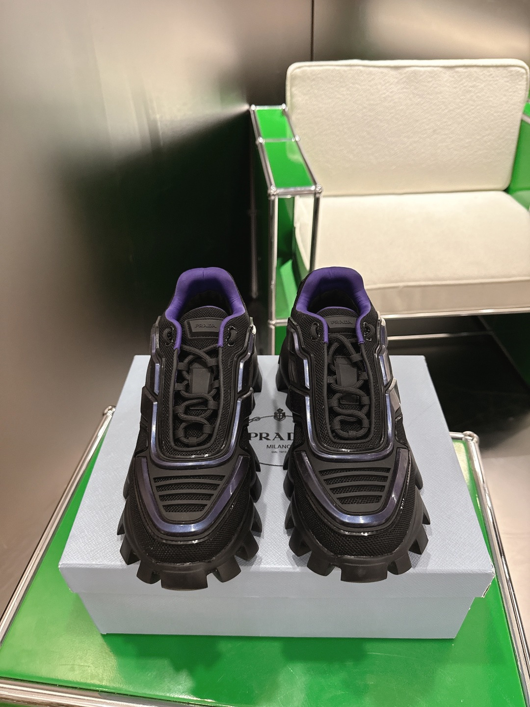 NO:679064,Top version (k037) PRADA Dark Punk Martin Rock Tank Mecha Hardcore Fighting Shoes A century-old brand, the unique hardcore design has entered the public eye. The tank element is used as the sole design, subverting conventions, breaking the monotony, brightening the overall shape, eye-catching, and achieving a meaningless appearance.  The hard-core styling and metal accessories full of design unleash the unruly punk spirit and interpret a unique iconic style. It shows the leadership level of its pioneer originator in the field of thick-soled shoes and is the favorite of major fashion weeks. The ultra-light foam outsole solves the disadvantages of bulkiness, and the knowledgeable ones can enter with their eyes closed.  Size 39-45 (39.45 is custom-made and non-refundable), casual shoes/sports shoes, prada, prada, sneakers19860909顶级版本（k037) PRADA 普拉达 暗黑 朋克 马丁 摇滚 坦克 机甲硬核狂战鞋 百年品牌,独具一格的硬核设计进入大众视野,以坦克元素作为鞋底设计,颠覆成规,打破单调沉闷,点亮整体造型,瞩目吸睛,成就无谓之姿. 充满设计感的硬核造型与金属配件的加特下,开启桀骜不驯的朋克精神,演绎独树一帜的标志性风格,在厚底鞋领域展现了其先锋鼻祖的领袖水准,是各大时装周的涅盘宠儿. 超轻发泡大底解决了笨重的弊端,懂货的闭眼入. 码数39-45（39.45定做不退换）,休闲鞋/运动鞋,prada,prada,sneakers,Women's Shoes