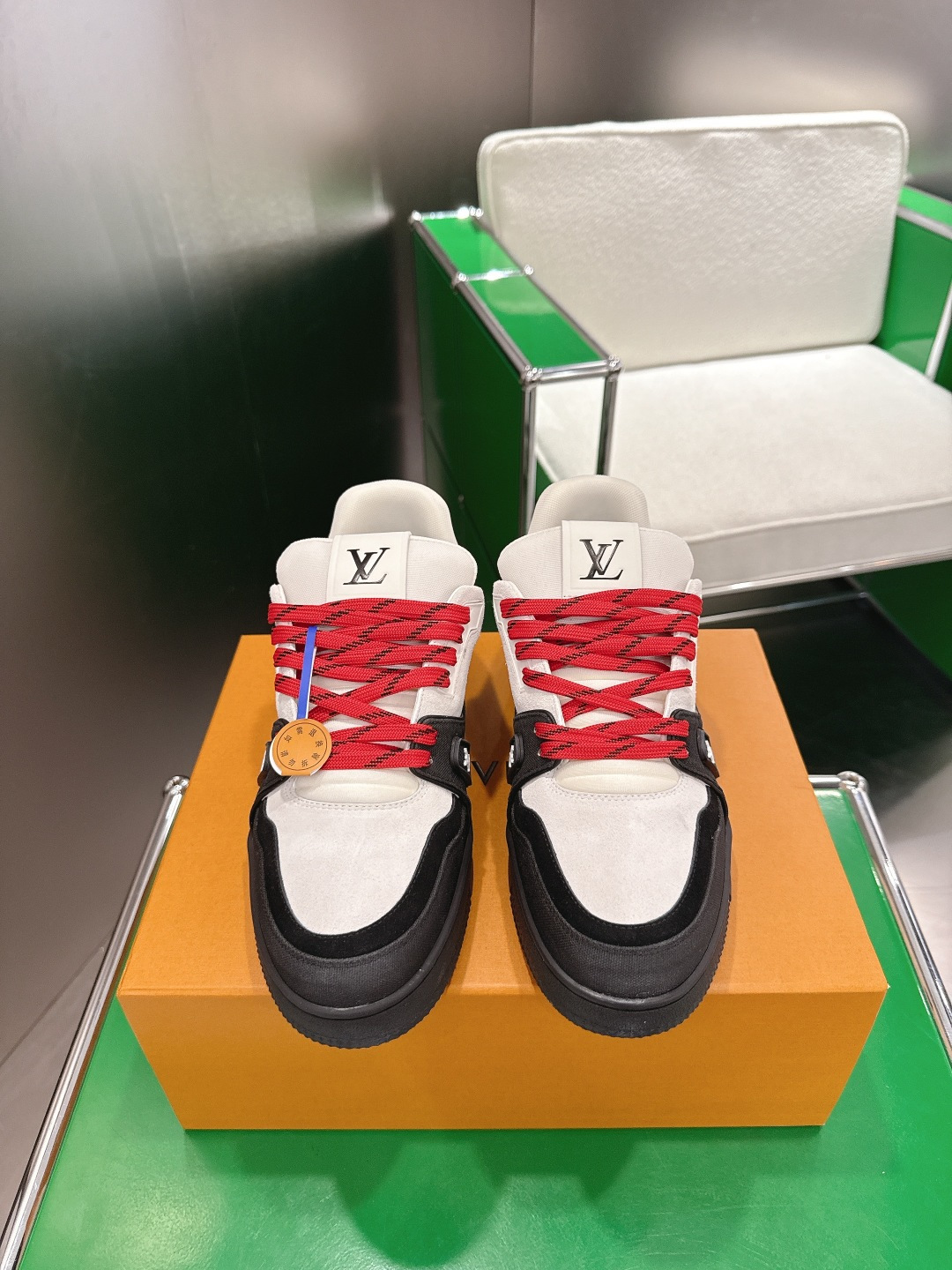 NO:679078,Louis Vuiton Louis Vuitton Trainer series sneakers basketball shoes sneakers LV Trainer sneakers are a classic idea inspired by retro basketball shoes by designer Virgil Abloh. This time, smooth cow leather and Monogram embossed grain cow leather are spliced, and the rubber outsole is embellished with Monogram flowers, reflecting a striking jump in one color!  Fabric: original imported first-layer cowhide, original custom-made breathable mesh lining, sole thickness about 3cm, size 39-44, casual shoes/sports shoes, louis vuitton, louis vuitton, louis vuitton, sneakers, cowhide19860909Louis Vuiton 路易威登 Trainer系列板鞋篮球鞋 板鞋  LV Trainer运动鞋是由设计师Virgil Abloh由复古篮球鞋激发的经典创意,此次拼接光滑牛皮革和Monogram压纹粒面牛皮革,再以Monogram花卉点缀橡胶外底,映现一体色彩中的醒目跳跃！ 面料原版进口头层牛皮 内里原版定制透气网里 底厚约3cm 码数39-44,休闲鞋/运动鞋,louis vuitton,louis vuitton,louis vuitton,sneakers,cowhide,Women's Shoes