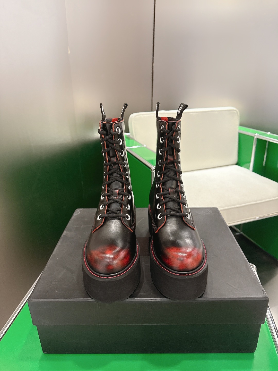 NO:692917,R13 Women's British style polished thick-soled short boots, Chelsea boots, round toe boots, mid-calf leather military boots, made of handmade leather fabric, soft and comfortable, front lace-up and rear zipper design. Upper material, cowhide, code number 35-40 (40.41 custom-made), boots, boots, cowhide19860909R13 女士英伦风擦色厚底短靴切尔西靴圆头皮靴 中筒皮质军靴,采用手工皮革面 料制成,柔软舒适,前系带后拉链设计. 帮面材质牛皮革 码数35-40（40.41定做）,靴子,boots,cowhide,Women's Shoes