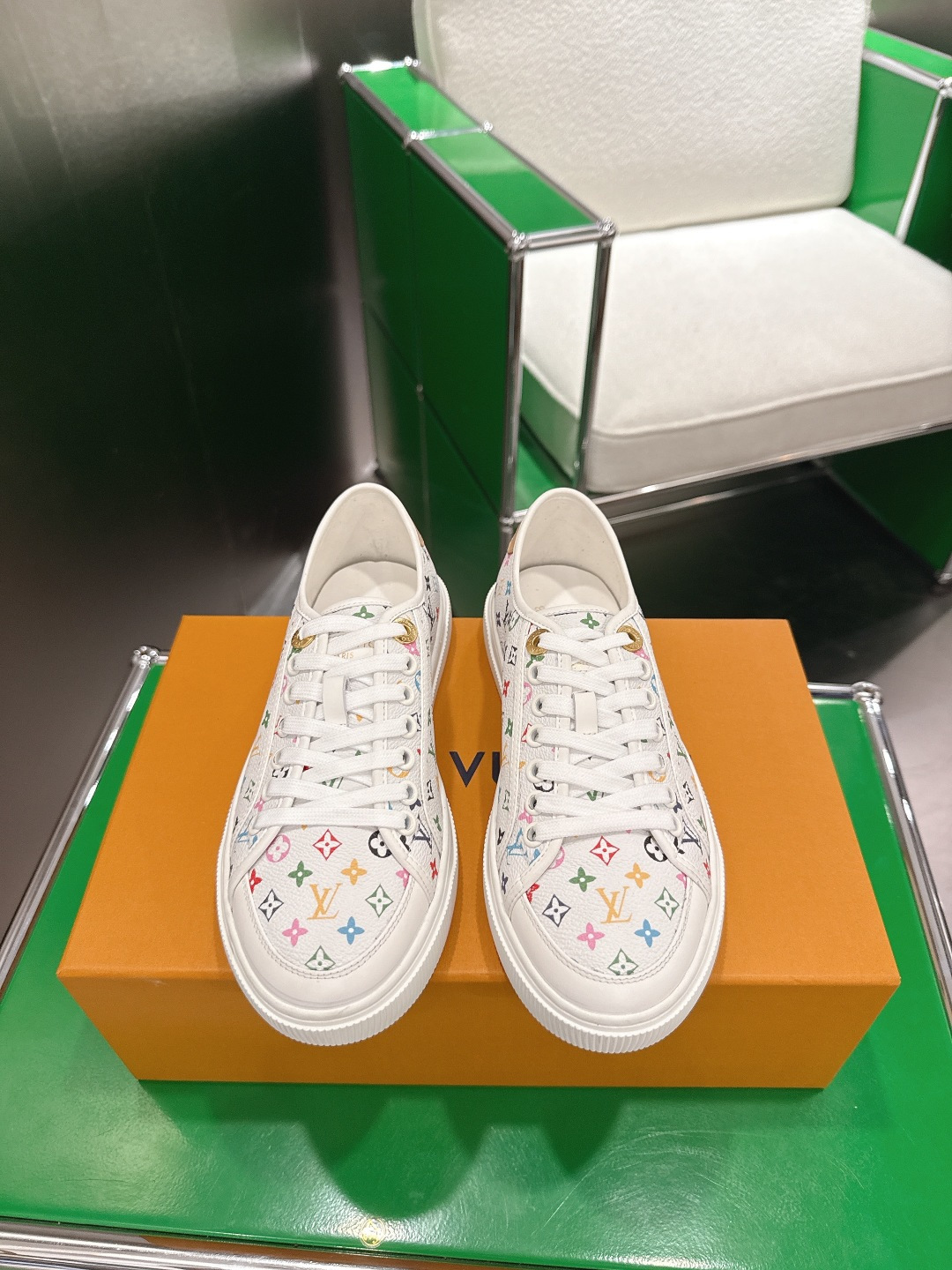 NO:695058,(k021) LV Louis Vuitton LAGOON sneakers LV Lagoon sneakers are made of Monogram denim, injecting a retro flavor into the classic design. The leather trimmings pop out with the Louis Vuitton logo, and the inscribed eyelets, trims and laces highlight the exquisite details. The rubber outsole embellished with Monogram flowers completes the whole. Size: 35-39 (customized in 40.41), casual shoes/sneakers, louis vuitton, louis  vuitton,sneakers19860909(k021)LV 路易威登LAGOON 运动鞋  LV Lagoon 运动鞋取材 Monogram 丹宁布,为经典设计注入复古气息.皮革饰边跃现路易威登标识,铭纹孔眼、镶边和鞋带彰显考究细节,点缀 Monogram 花卉的橡胶外底完善整体. 码数:35-39（40.41定做）,休闲鞋/运动鞋,louis vuitton,louis vuitton,sneakers,Women's Shoes