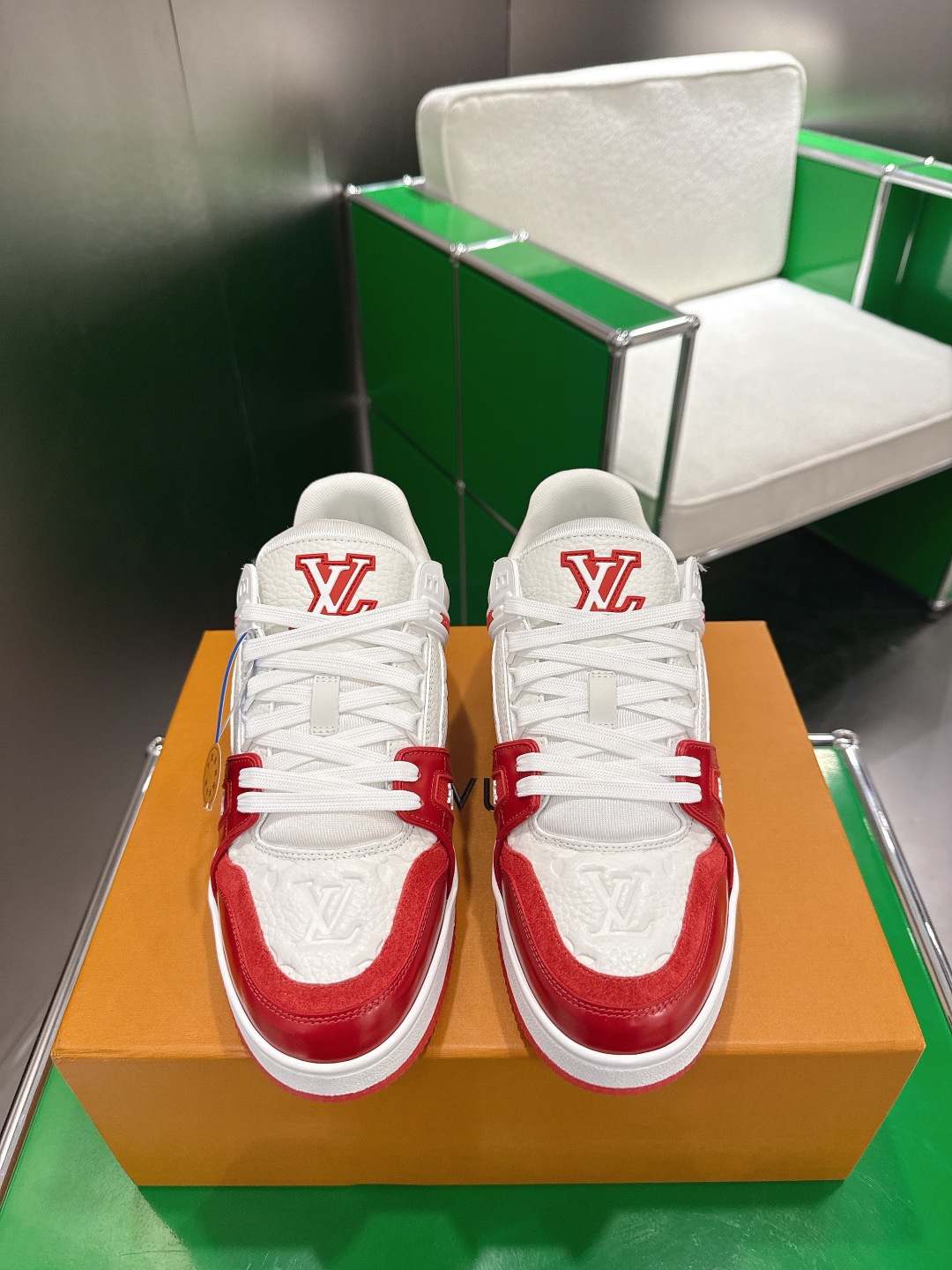 NO:721334,Louis Vuiton Louis Vuitton Trainer series sneakers basketball shoes sneakers LV Trainer sneakers are a classic idea inspired by retro basketball shoes by designer Virgil Abloh. This time, smooth cow leather and Monogram embossed grain cow leather are spliced, and the rubber outsole is embellished with Monogram flowers, reflecting a striking jump in one color!  Fabric: original imported first-layer cowhide, original custom-made breathable mesh lining, bottom thickness about 3cm, size 35-44, casual shoes/sports shoes, louis vuitton, louis vuitton, louis vuitton, sneakers, cowhide19860909Louis Vuiton 路易威登 Trainer系列板鞋篮球鞋 板鞋  LV Trainer运动鞋是由设计师Virgil Abloh由复古篮球鞋激发的经典创意,此次拼接光滑牛皮革和Monogram压纹粒面牛皮革,再以Monogram花卉点缀橡胶外底,映现一体色彩中的醒目跳跃！ 面料原版进口头层牛皮 内里原版定制透气网里 底厚约3cm 码数35-44,休闲鞋/运动鞋,louis vuitton,louis vuitton,louis vuitton,sneakers,cowhide,Women's Shoes