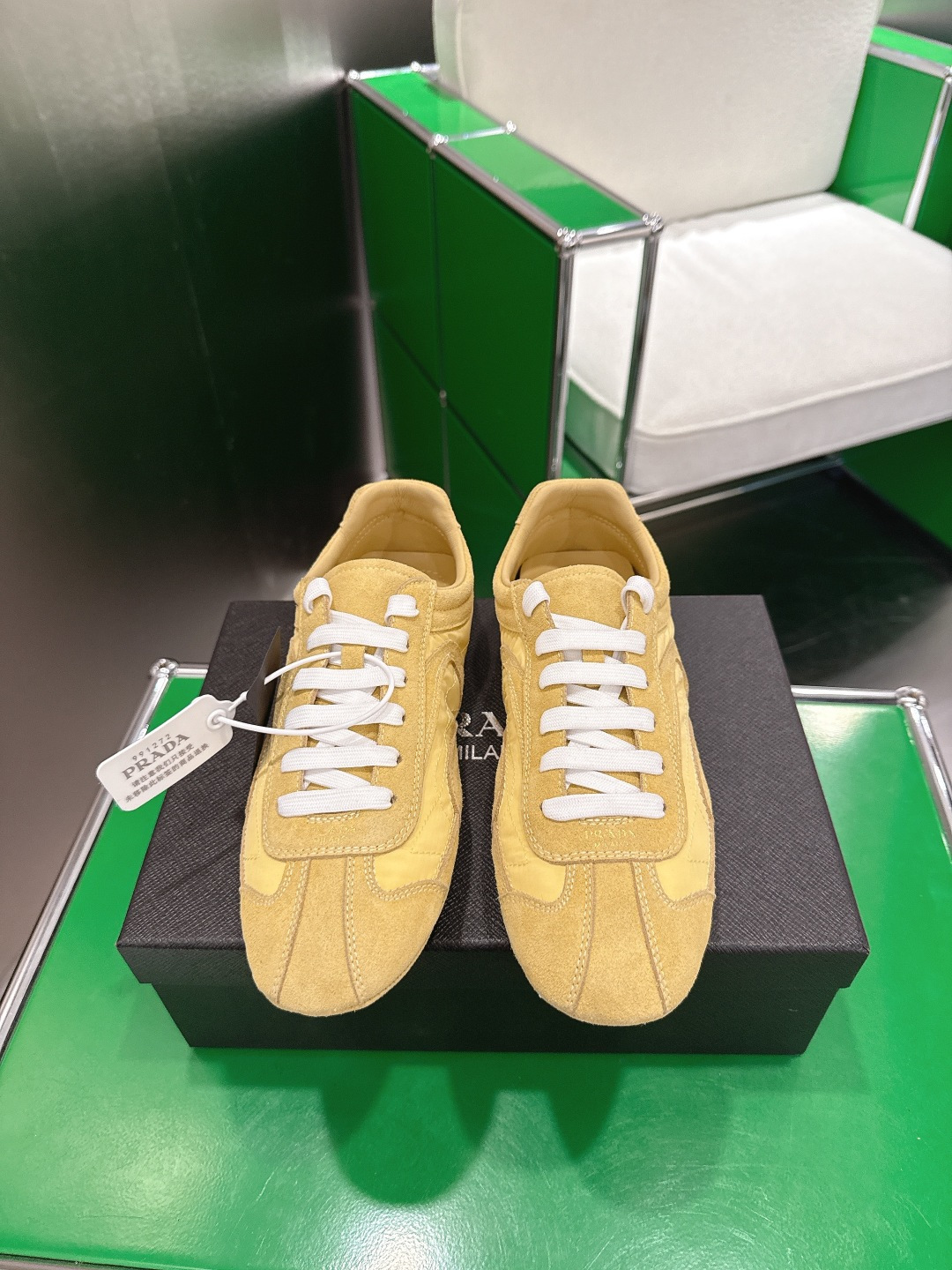 NO:721289,k023Prada Prada casual shoes, ballet shoes, moral training shoes, low-key luxury slip-ons, the best choice for the rich!  The soft rubber sole is known as the feeling of stepping on clouds ~ 100% comfort. The upper is made of delicate material, and the shoe shape is full of wrapping, soft and textured!  Full of high-end feel!  Upper: cowhide plus air layer mesh; lining: sheepskin + cloth; sole: tpu non-slip outsole; Size 35-39 (40.41 customized, non-returnable); ballet shoes; prada; prada; sheepskin19860909k023Prada普拉达休闲鞋芭蕾舞鞋 德训鞋 低调奢华懒人鞋,富人的不二选择！ 软胶底素有踩云感之称～舒适度百分百 细腻材质鞋面,鞋型包裹感十足,柔和而有质感！高级感满满！ 鞋面 牛绒加空气层网 内里 羊皮+布 鞋底tpu防滑大底 Size 35-39（40.41定制不退换）,芭蕾舞鞋,prada,prada,sheepskin,Women's Shoes