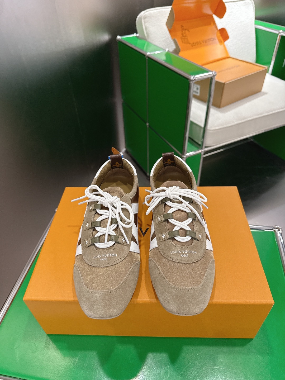 NO:721283,(k007) Louis Vuitton Sneakerina series ballet shoes, moral training shoes, flat shoes and casual shoes. This style of LV Sneakerina ballet shoes has a mixed material upper and a flexible injection outsole, which cleverly combines the comfortable texture of sports shoes with the light structure of ballet shoes. The LV letters and Louis Vuitton logo pop up on the side, and the Monogram canvas back strap completes the exquisite details.  Size 35～39 (40.41.42 customized), ballet shoes, louis vuitton, louis vuitton, louis vuitton, flats, sneakers19860909（k007)Louis Vuitton Sneakerina系列芭蕾舞鞋 德训鞋 平底鞋休闲鞋 本款 LV Sneakerina 芭蕾运动鞋为混合材质鞋面搭载柔韧 注塑外底,将运动鞋的舒适质感与芭蕾舞鞋的轻盈构型巧妙融于一体.LV 字母与路易威登标识跃现一侧,Monogram 帆布后袢带完善考究细节. 码数35～39(40.41.42定做）,芭蕾舞鞋,louis vuitton,louis vuitton,louis vuitton,flats,sneakers,Women's Shoes