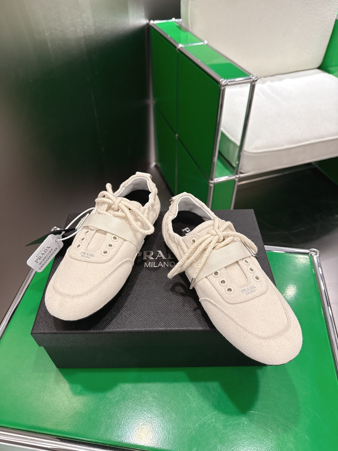 Prada 普拉达新款系带扣休闲鞋芭蕾舞鞋 德训鞋 ‼