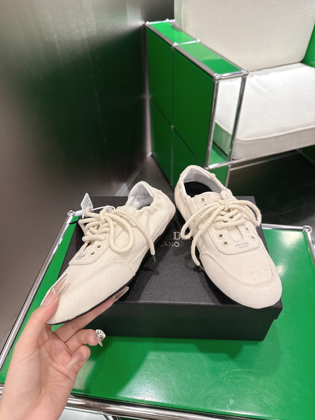 Prada 普拉达新款系带扣休闲鞋芭蕾舞鞋 德训鞋 ‼