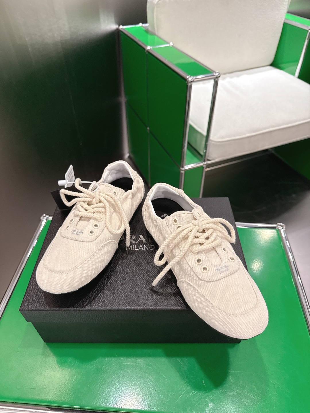 Prada 普拉达新款系带扣休闲鞋芭蕾舞鞋 德训鞋 ‼