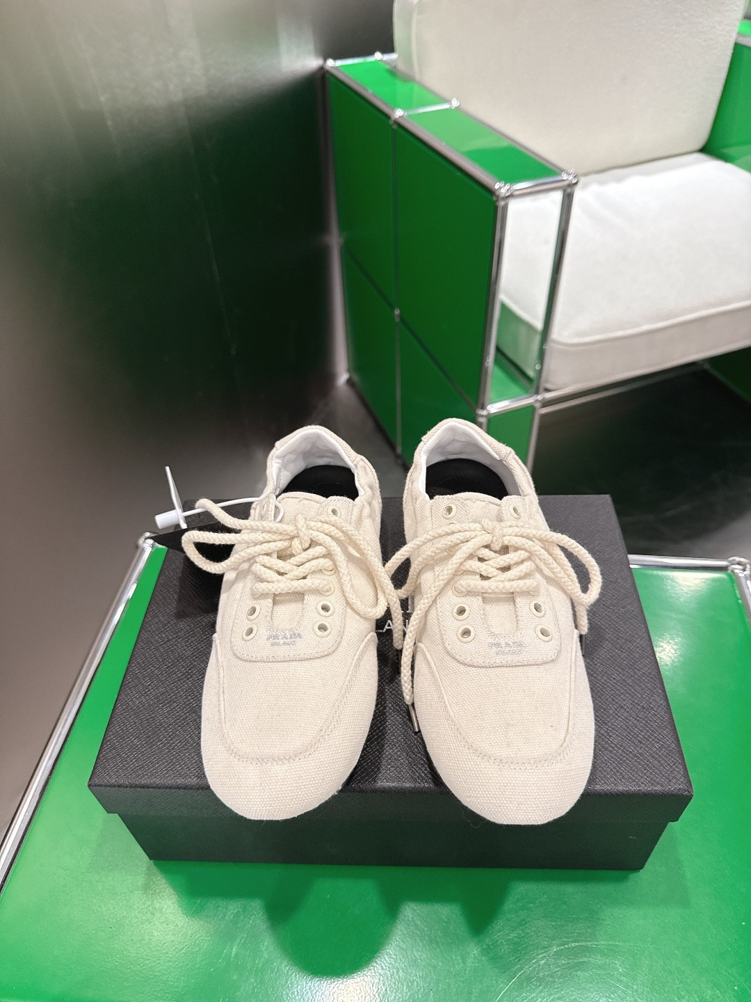 Prada 普拉达新款系带扣休闲鞋芭蕾舞鞋 德训鞋 ‼