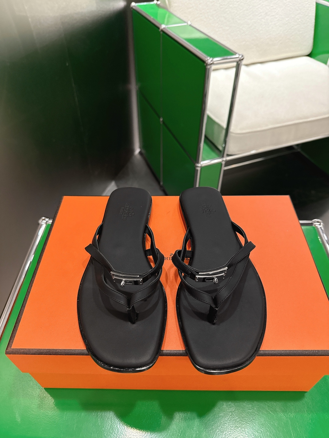 Hermès 爱马仕26ss新款夏季平底夹脚人字拖‼