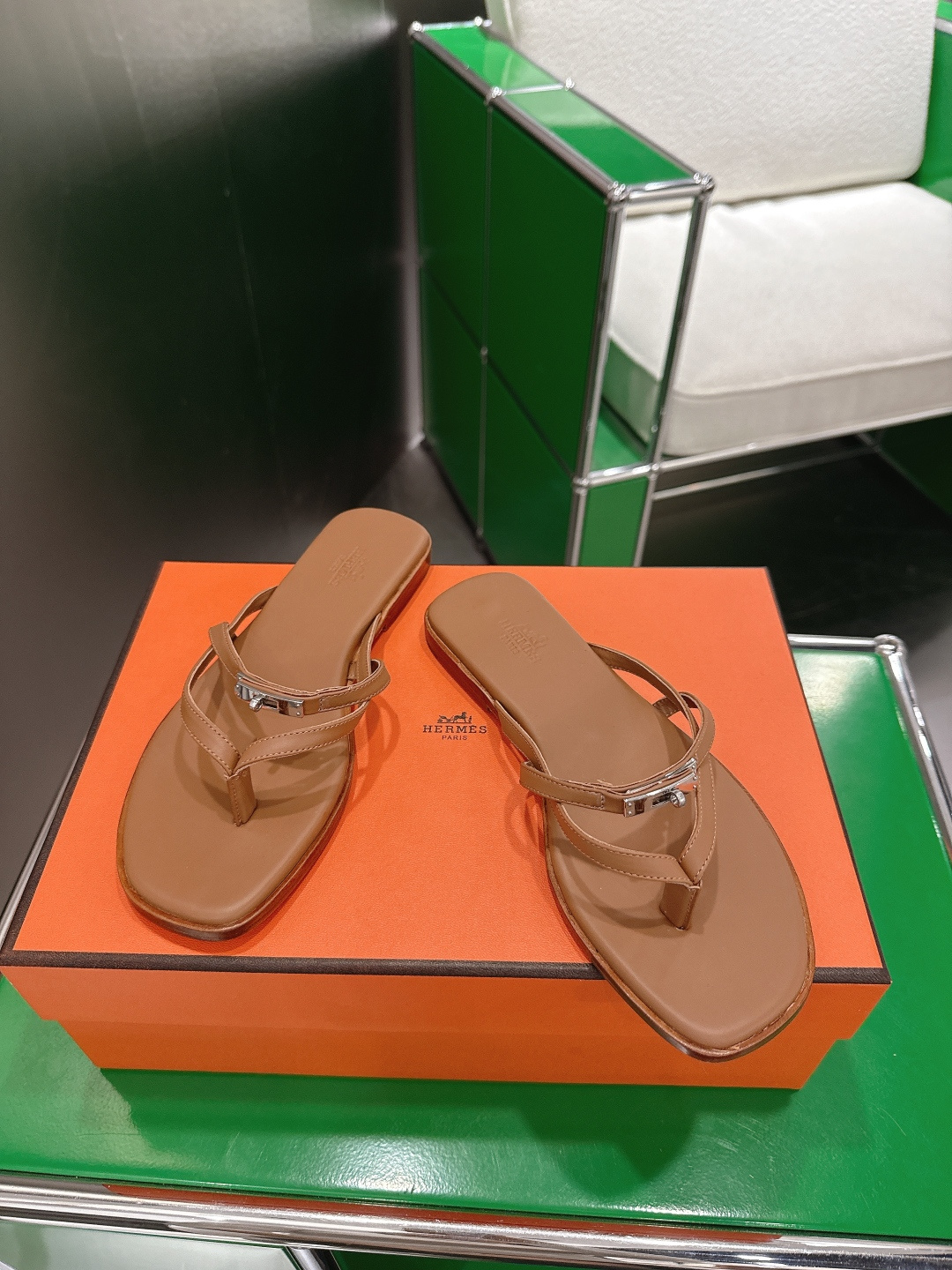 Hermès 爱马仕26ss新款夏季平底夹脚人字拖‼