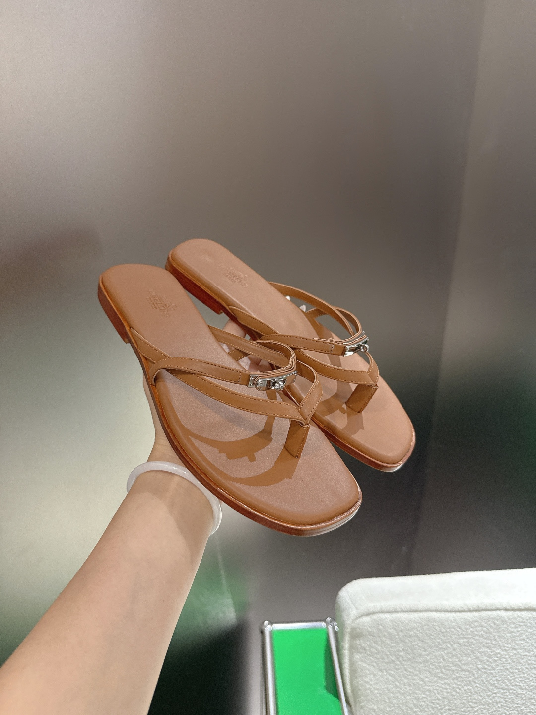 Hermès 爱马仕26ss新款夏季平底夹脚人字拖‼