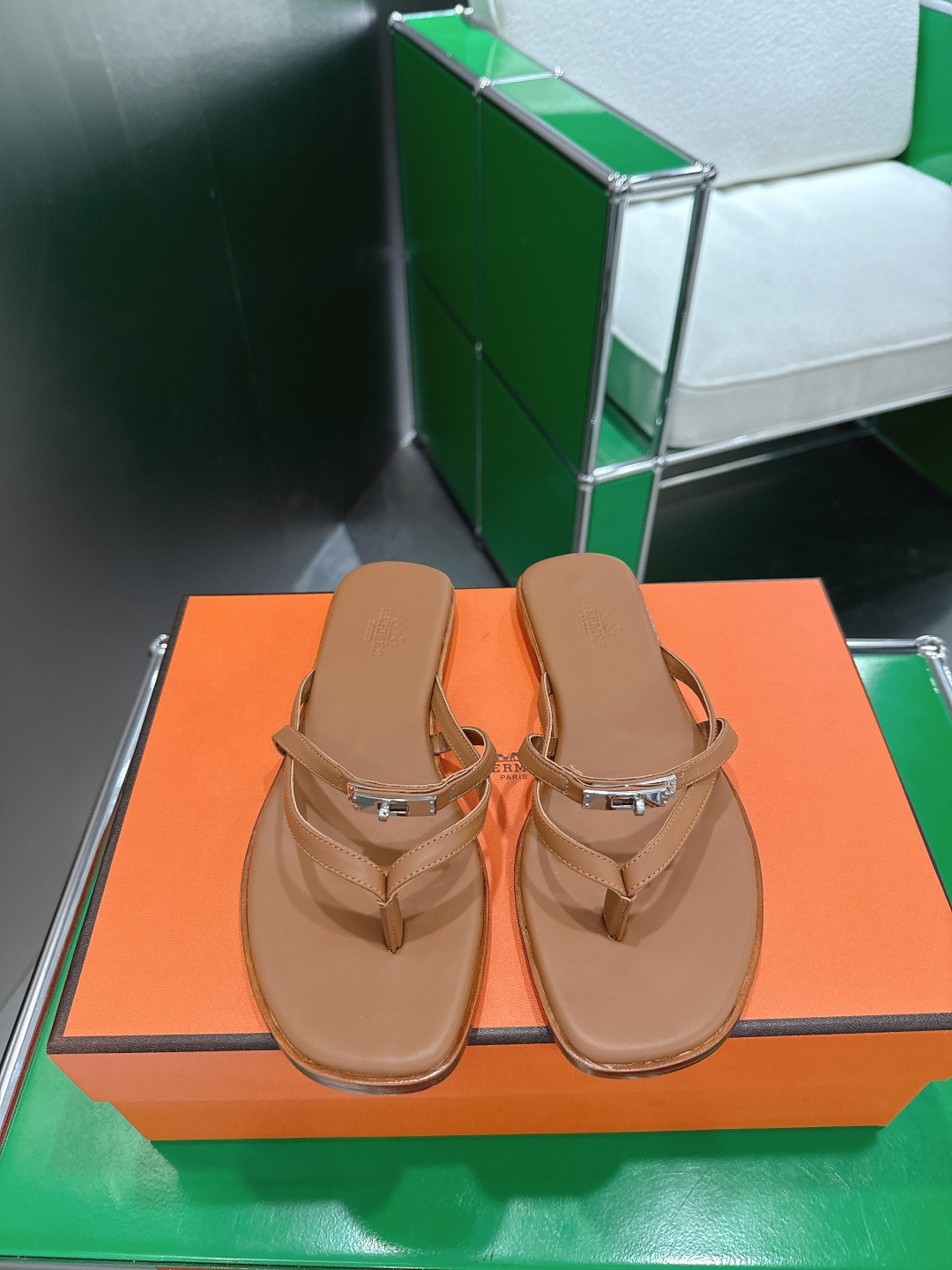 Hermès 爱马仕26ss新款夏季平底夹脚人字拖‼