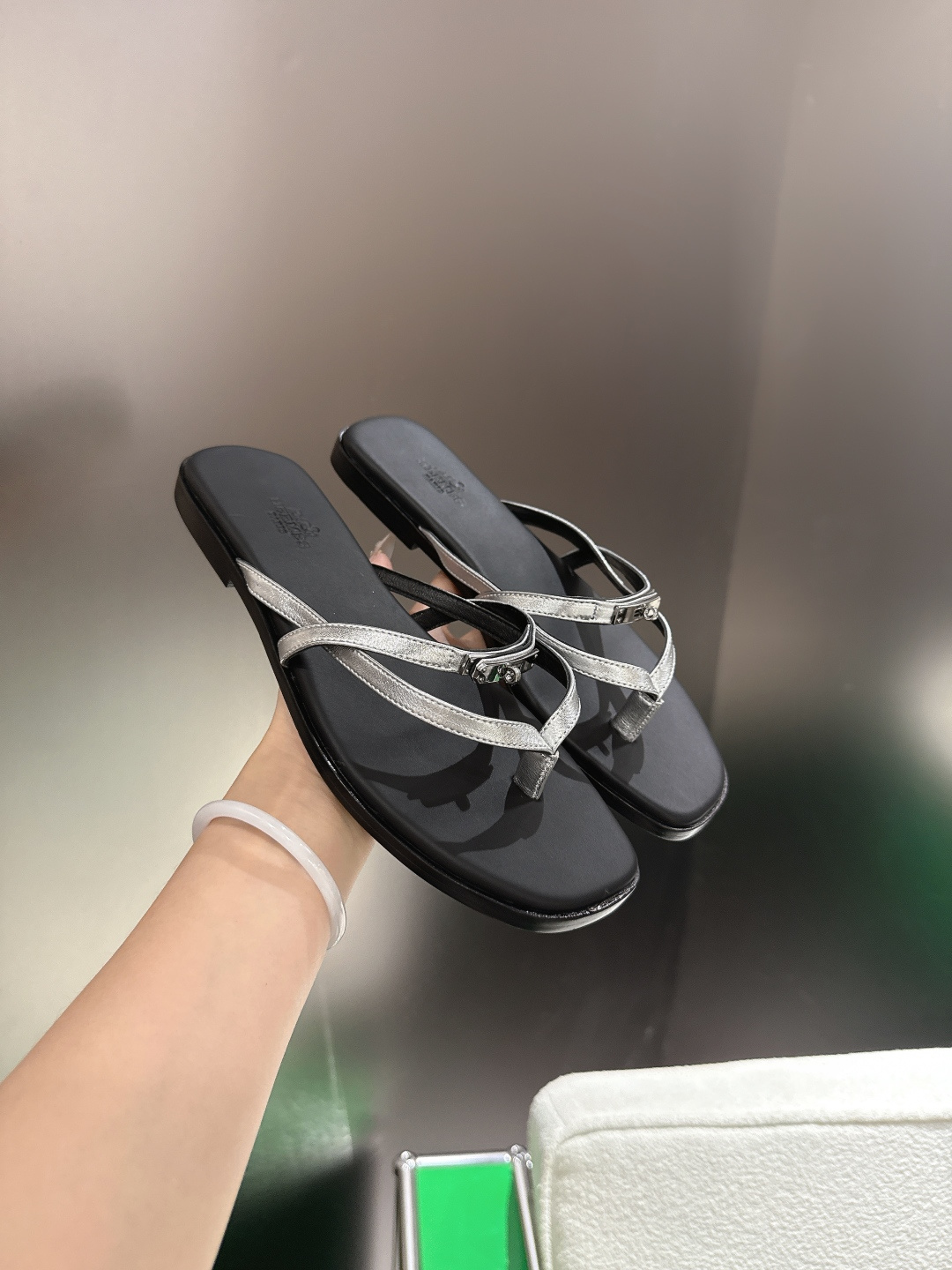 Hermès 爱马仕26ss新款夏季平底夹脚人字拖‼