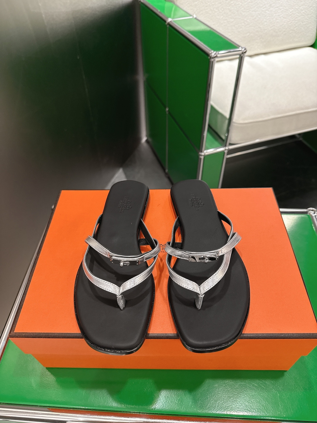 Hermès 爱马仕26ss新款夏季平底夹脚人字拖‼