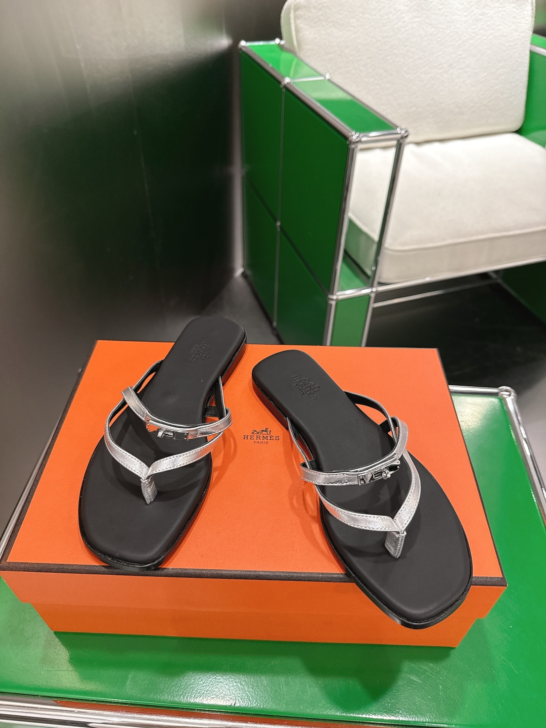 Hermès 爱马仕26ss新款夏季平底夹脚人字拖‼