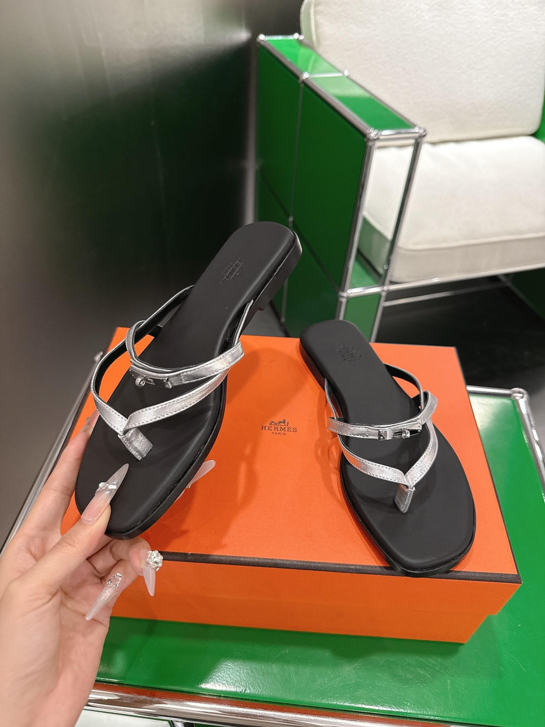 Hermès 爱马仕26ss新款夏季平底夹脚人字拖‼