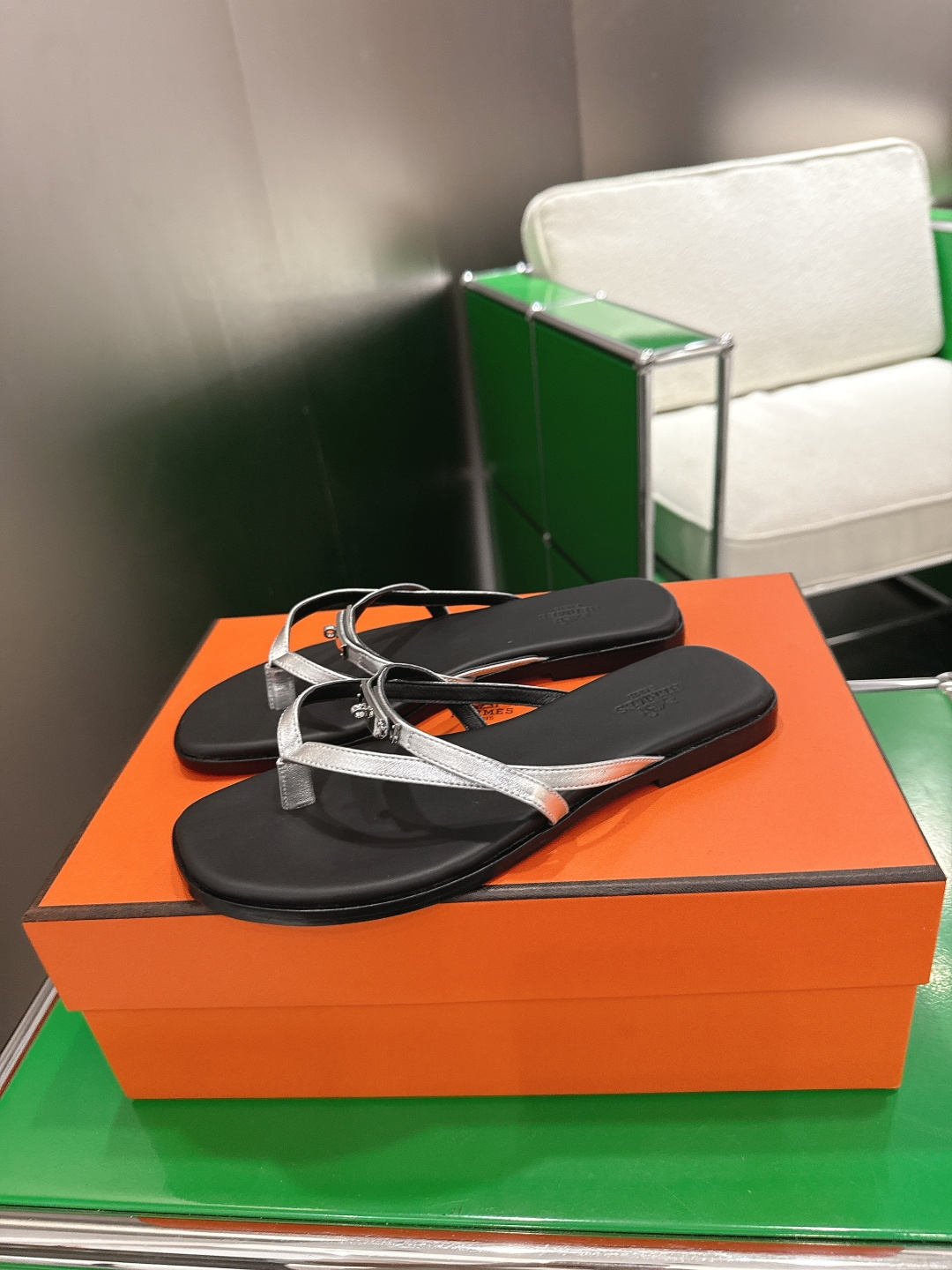 Hermès 爱马仕26ss新款夏季平底夹脚人字拖‼