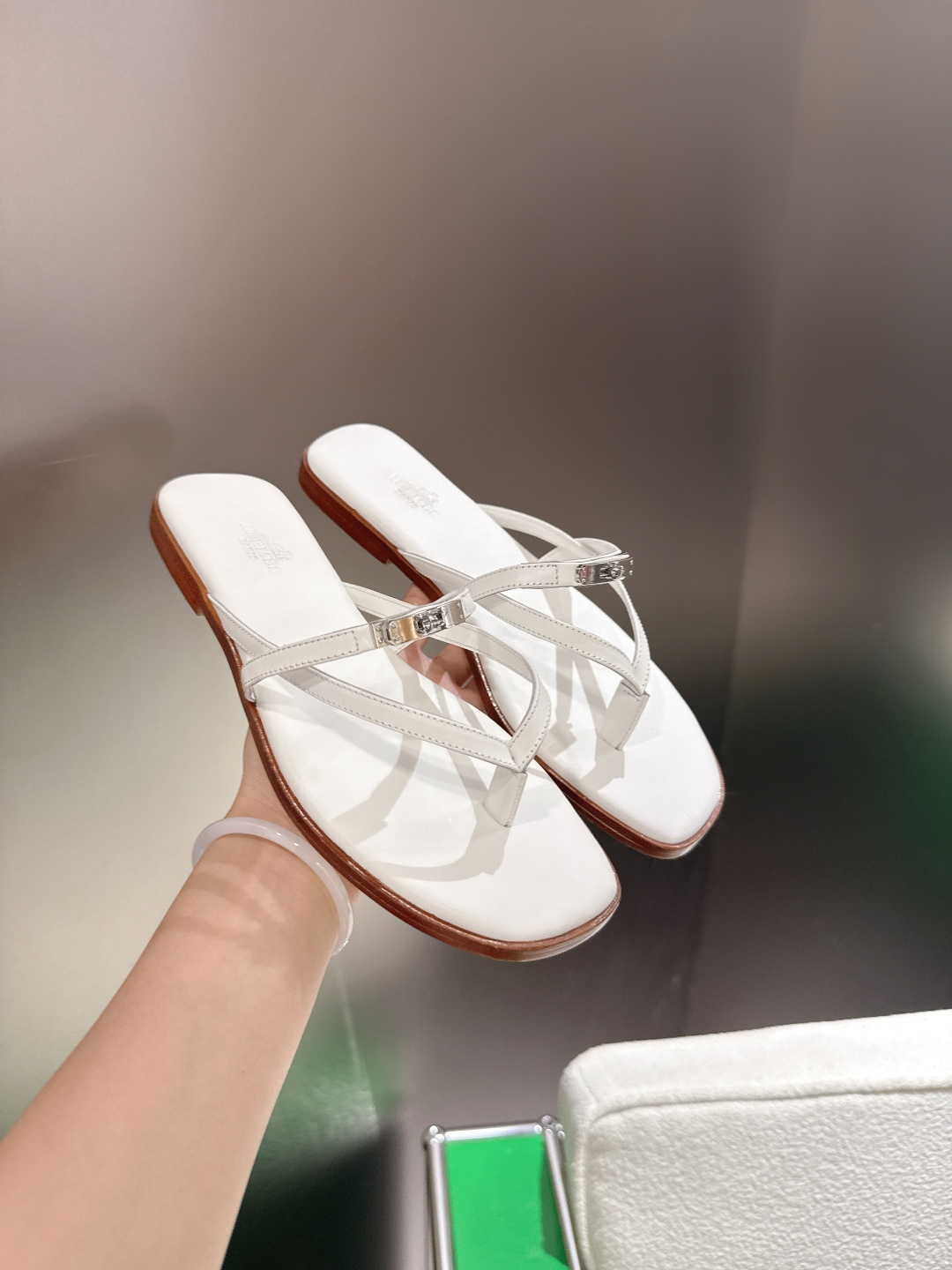 Hermès 爱马仕26ss新款夏季平底夹脚人字拖‼