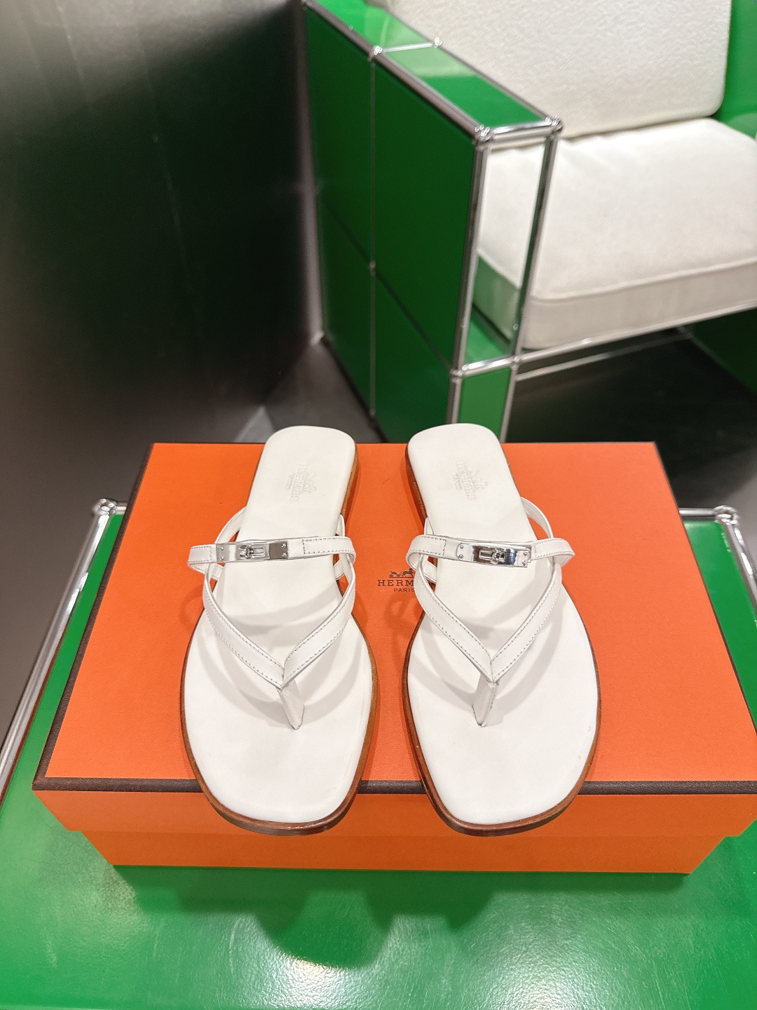 Hermès 爱马仕26ss新款夏季平底夹脚人字拖‼